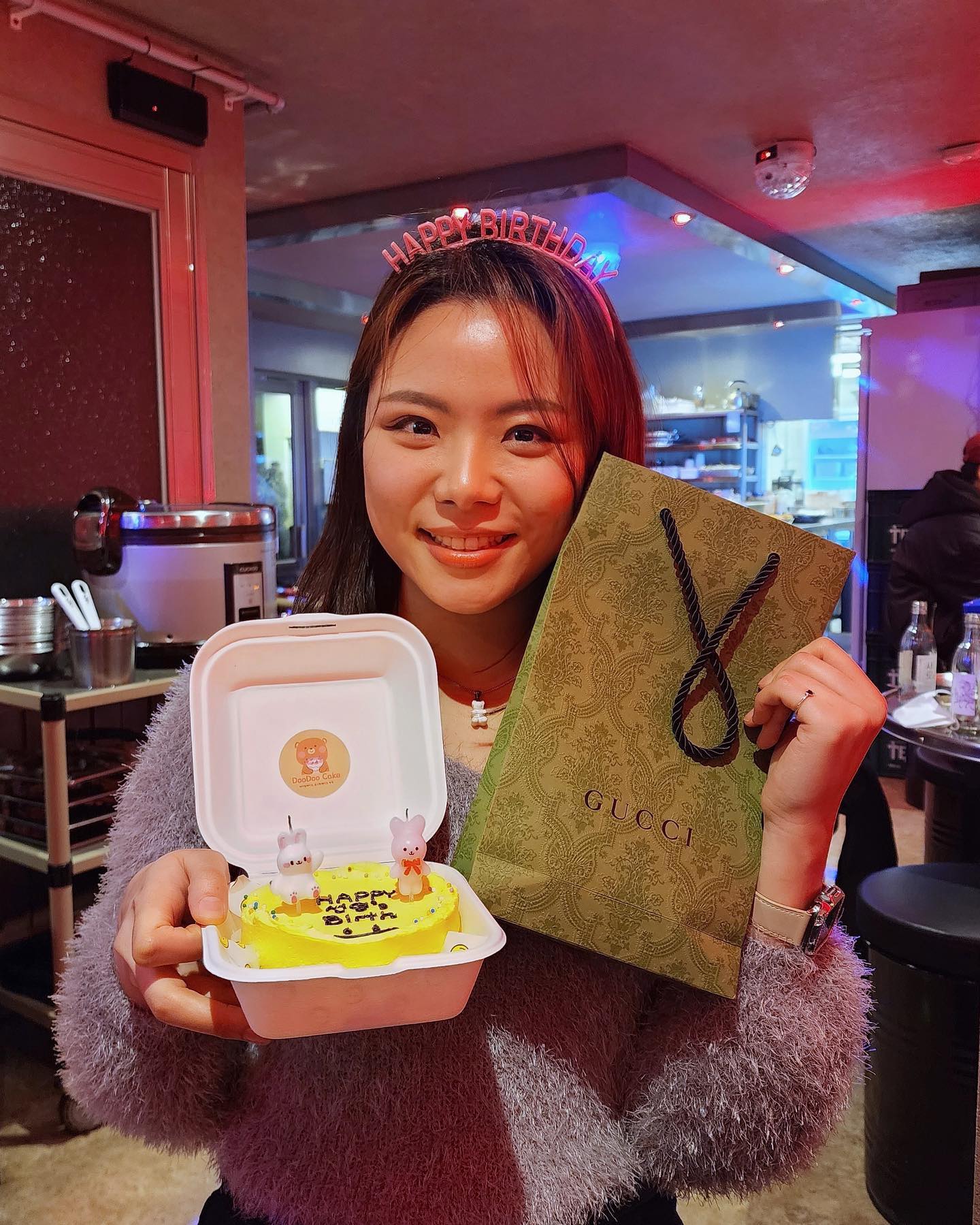 2023.02.05❤️
두번째 27살(?)....!!
축하해주시고 챙겨주신 모든 분들 진심으로 감사드립니다!!!
너무 즐겁고 감사하고 행복한 하루 보냈어요🫶🏻
생일때마다 느낀게 주는거에 비해 항상 많이 받는것 같아요...
저는 참 복받은 아이에요!!
올해는 더 베풀고 나눌줄 아는 한해를 보내보도록 노력하겠습니다🤗
다시 한번 감샤합니다❤
마지막은... 초뚝뚝 엄빠랑 각자 취향에 맞춘 조각케이꾸
.
#2023 #27살 #28살 #생일 #야호
#드라마틱하고별일다있었던생일끝