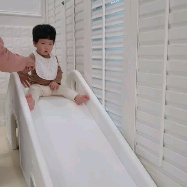 #생후392일

.
박다온 미끄럼틀적응기🛝

오늘 당근으로 미끄럼틀 데꼬와써욬ㅋ
키카가면 미끄럼틀을 너무 좋아햇거든요

타고는 싶은데 발에 힘은들어가곸ㅋㅋㅋ

여러번타다보면 혼자서 금방타겟쮸?

박다온화이팅❤️

.
.
#12개월아기 #아들육아 #아들육아즁
#미끄럼틀타기 #아자아자