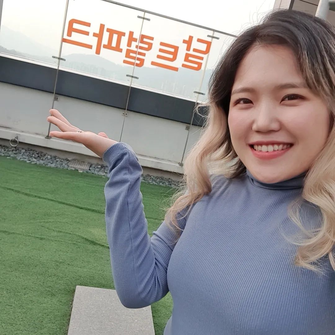 👼

어제 전 4시반에 일어나
첫차 타고 서울 가서
첫출근 무사히 하고
퇴근길에 지옥철을 경험한 후
제가 살고 있는 곳의 소중함과
여유의 중요성을 다시금 깨달았습니다...
다들 그렇게 매일 출퇴근한다니..
리스펙합미다..

#부산촌년 #서울구경 #지옥철 #다신안타 #감사한하루 #현재의소중함 #nowandhere #가진것에감사하기 #신혼일기 #신혼쀼 #신혼일상 #신혼소통 #신혼부부소통 #신혼생활