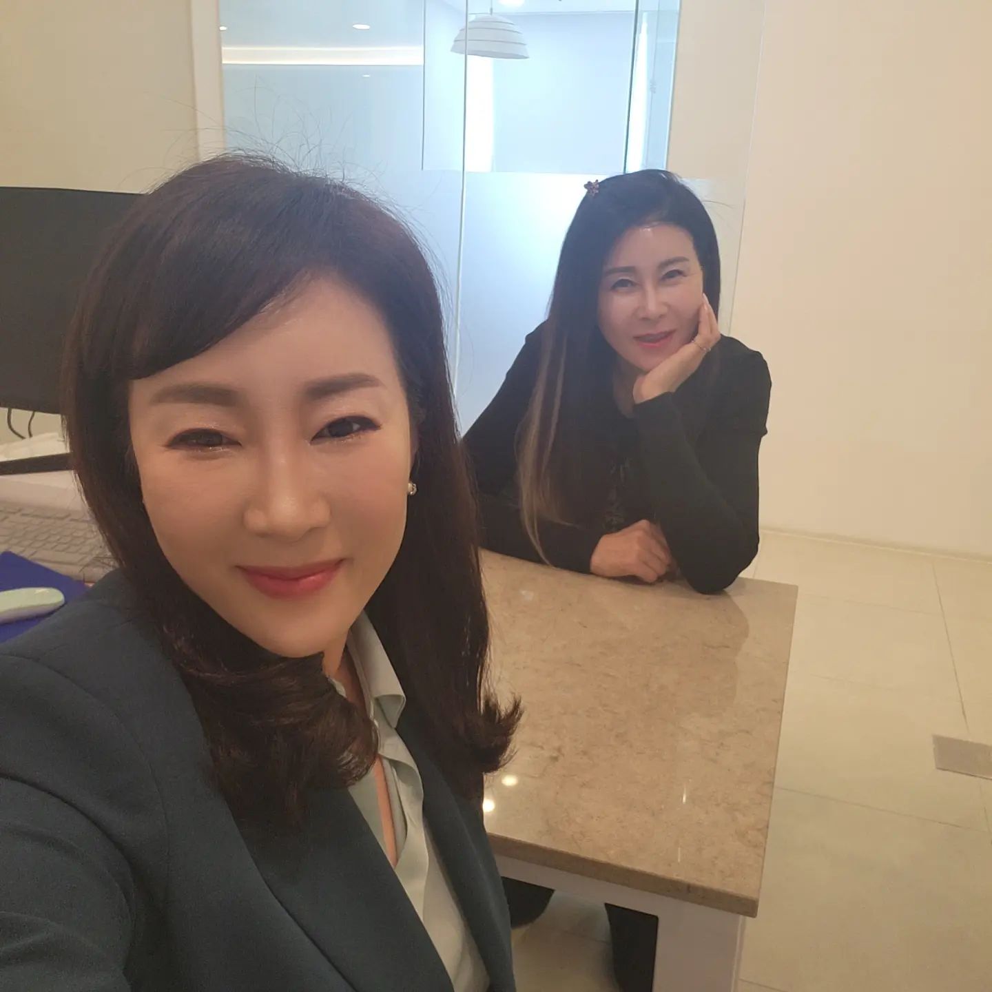 #배우#모델#대한민국한복모델선발대회본선 #뉴펜타의원 #faran ad 
늘 뵙고 싶었던  지안 선배님
올만에  뵙고  같은 모습에  많은 공감 하는 시간
자주 뵙고  가까워지고  싶어요
나와  닮은꼴  선배님