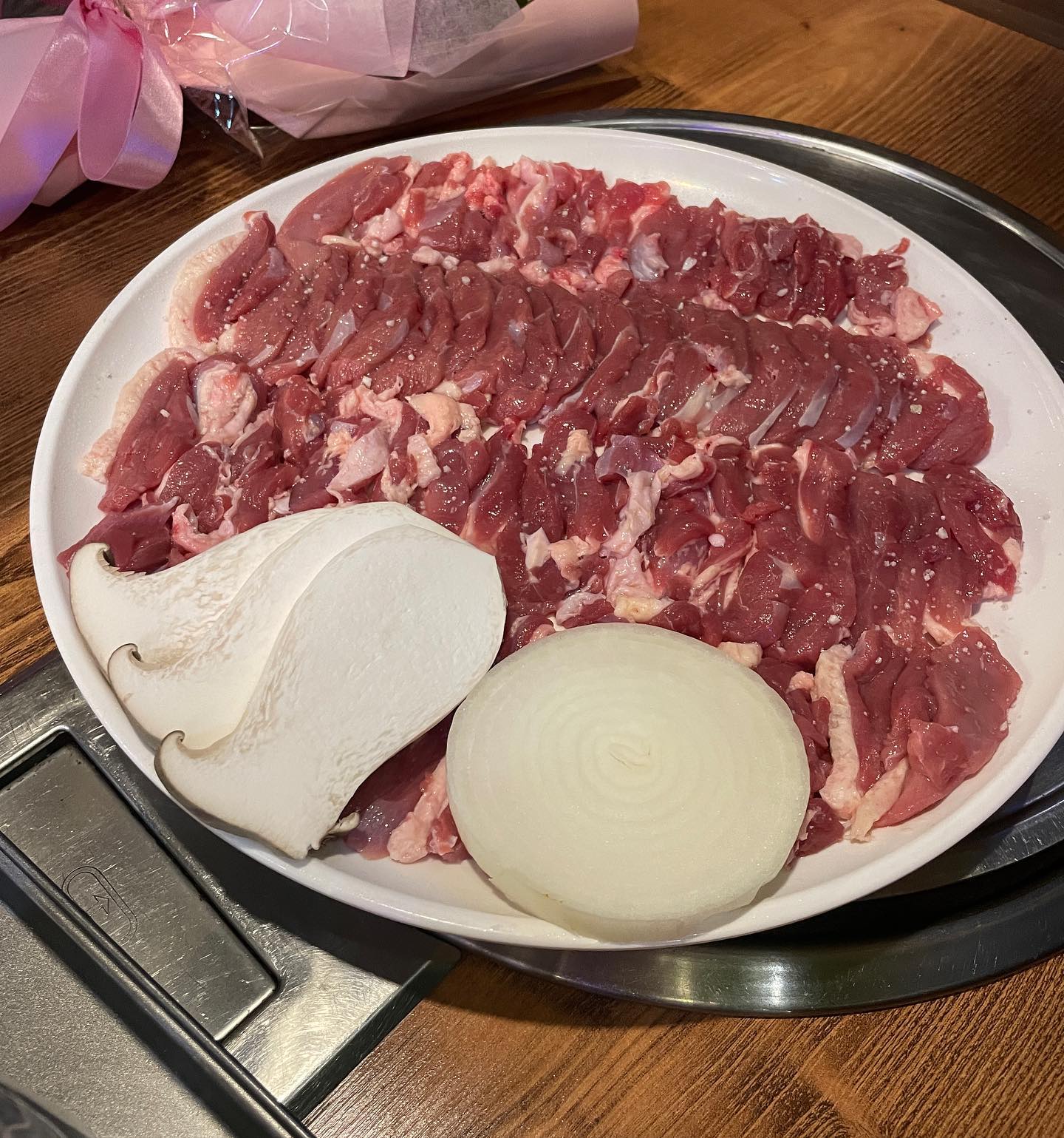 📍부천역 승우네 오리랑 돼지랑

다양한 오리구이가 맛있는지!
오리구이부터 훈제, 주물럭까지
진짜 다 맛있었던 오리요리들♥️

기본 반찬 14-15가지에
마지막 볶음밥도 빼놓을 수 없었다ㅠㅠ
부천역 오리고기집으로 완전 추천!