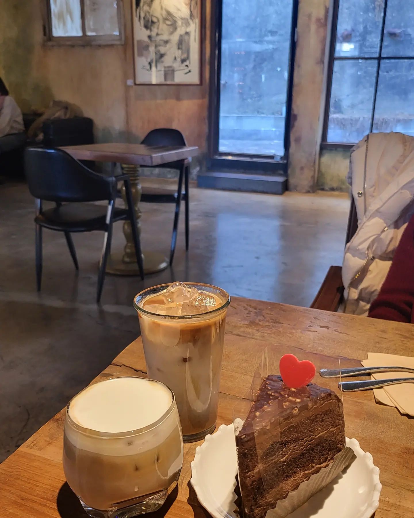 #방탄지민아빠카페 로 유명한 #대연동메그네이트 ☕️

💜#대연동카페 #메그네이트 magnate_official_
🪻부산 남구 진남로 135 B동 1층
🫐부산 남구 대연동 1786-19
⏰️영업시간 10시-21시50분
🕤마지막주문 21시20분
🔮연중무휴
🚗주차가능 (주차장 만차일경우 남구청 주차장 이용)
🎵포장가능
👶🏻예스키즈존
🐕‍🦺야외좌석 반려동물반입가능 (실내 X, 겨울 야외좌석운영안함 X)
☎️051)635-5005

 #대연동카페추천 #방탄지민카페 #magnate #메그네이트카페 #메그네이트커피 #매그네이트 #매그네이트카페