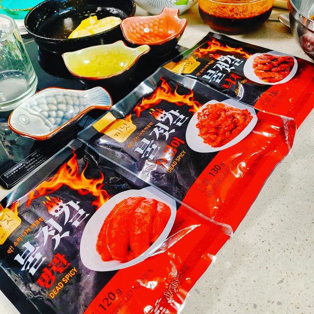 r0se `🇰🇷 on Instagram: "#광고 #명란젓 #젓갈요리 #젓갈반찬 #밥도둑 
#끼닛 #불젓갈 #매운젓갈 #오징어젓 #낙지젓 #명태회무침 #명태젓 @kkineat_official 🔥 
ㆍ
ㆍ
집 나간 입맛 되찾게 해준다는 밥도둑!! 🍚 
맛있게 매운맛에 진심인 - 🌶 
⚜️끼닛의 불젓갈 4종 세트 입니다 :) ❤️ 
이 제품의 특장점은 - 
오동통통 낙지 오징어 신선한 재료과 식감 ^^ 
제가 좋아하는 영등포 오징어초무침 맛집 🏡 
같기도 했던 끼닛의 특제소스와 극강의 매운맛! 🔥 
이었는데요 ^^ 개인적으로 탱글탱글한 재료와 
식감이 너무 좋았던 제품이었습니다:) ✋️ 
삼겹살에 명란,오징어,낙지 불젓갈 하나씩 하나씩 
싸먹으면 안먹어도봐도 ㄲㅑ! ❤️ 
그것도 별미 중 별미가 될거 같았구요, 
젓갈파스타, 낙지젓갈무침, 젓갈비빔밥까지 
2% 부족한 요리에 해결사가 되어줄거 
같았습니다. 😀 
투병하느라 고생한 휴일 ⛱️ 
깍두기 국물과 끼닛의 젓갈로 사라진 입맛
되찾은거 같아요 :) 감사합니다 ~! 🖐 
ㆍ
ㆍ
🍚"