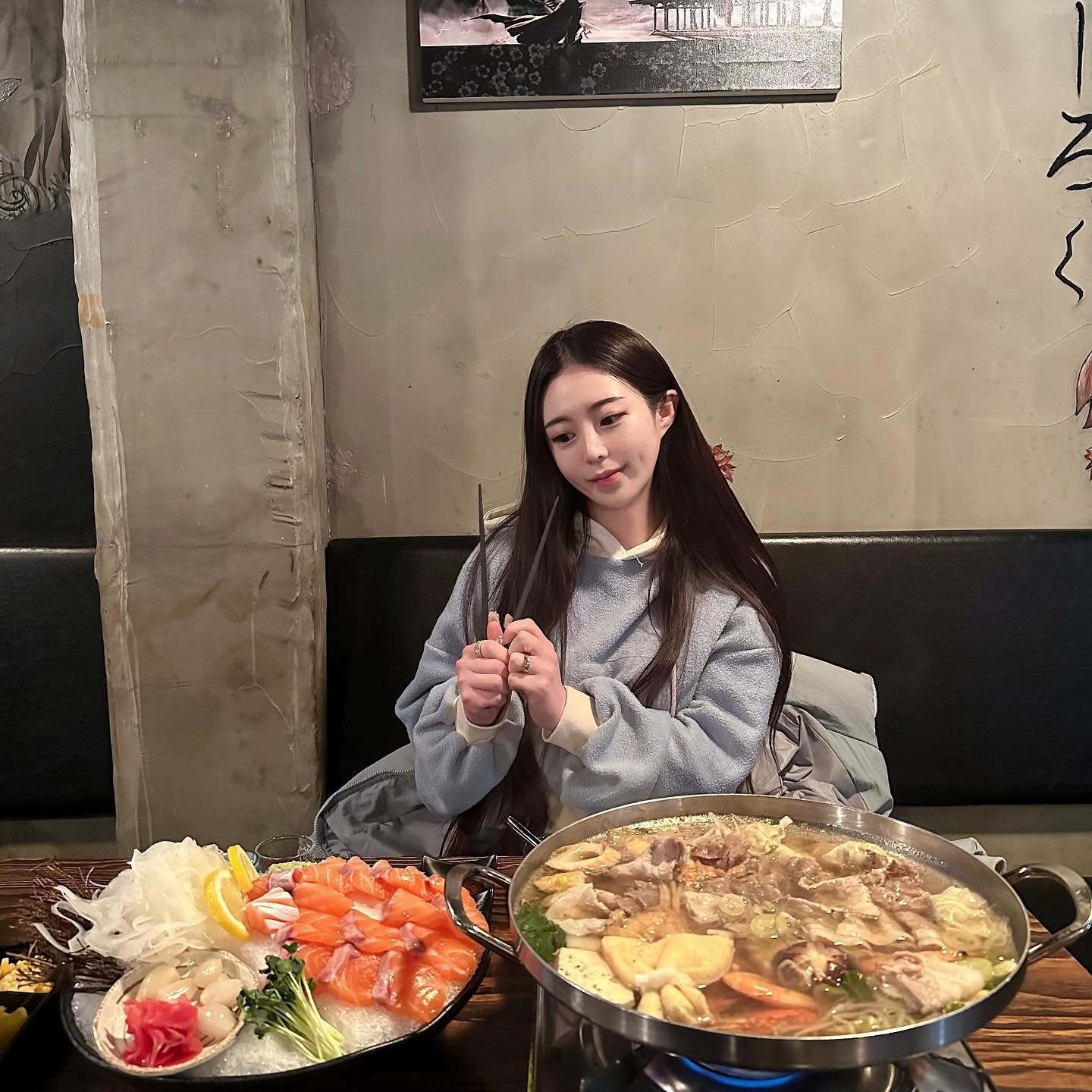 #협찬 이지만 너무 맛있었던 미야..💗
내가 젤좋아하는 연어ㅠㅠㅠ 완전 때깔좋고 신선하고 하나도 안비리고 최고였다...
나베는 향신료 맛날까봐 솔직히 기대 안했지만 향신료맛 하나도 안나고 불고기전골? 같고 넘 맛있게 잘먹었음ㅠㅠ
맛있는거 먹는데 술이빠질수가 있다? 없다? 난 없음 바로 시킴.
싹비우고 왔지모야,,, 그와중에 사장님 하나하나 설명해주시면서 넘친절하심 ㅎㅎ 또먹으러 가야지🥰❤️
#서면맛집 #서면미야 #미야 #서면술집 #서면이자까야 #서면나베 #서면연어 #나베맛있는집 #서면핫플 #부산맛집 #부산술집 #부산연어맛집 #부산핫플