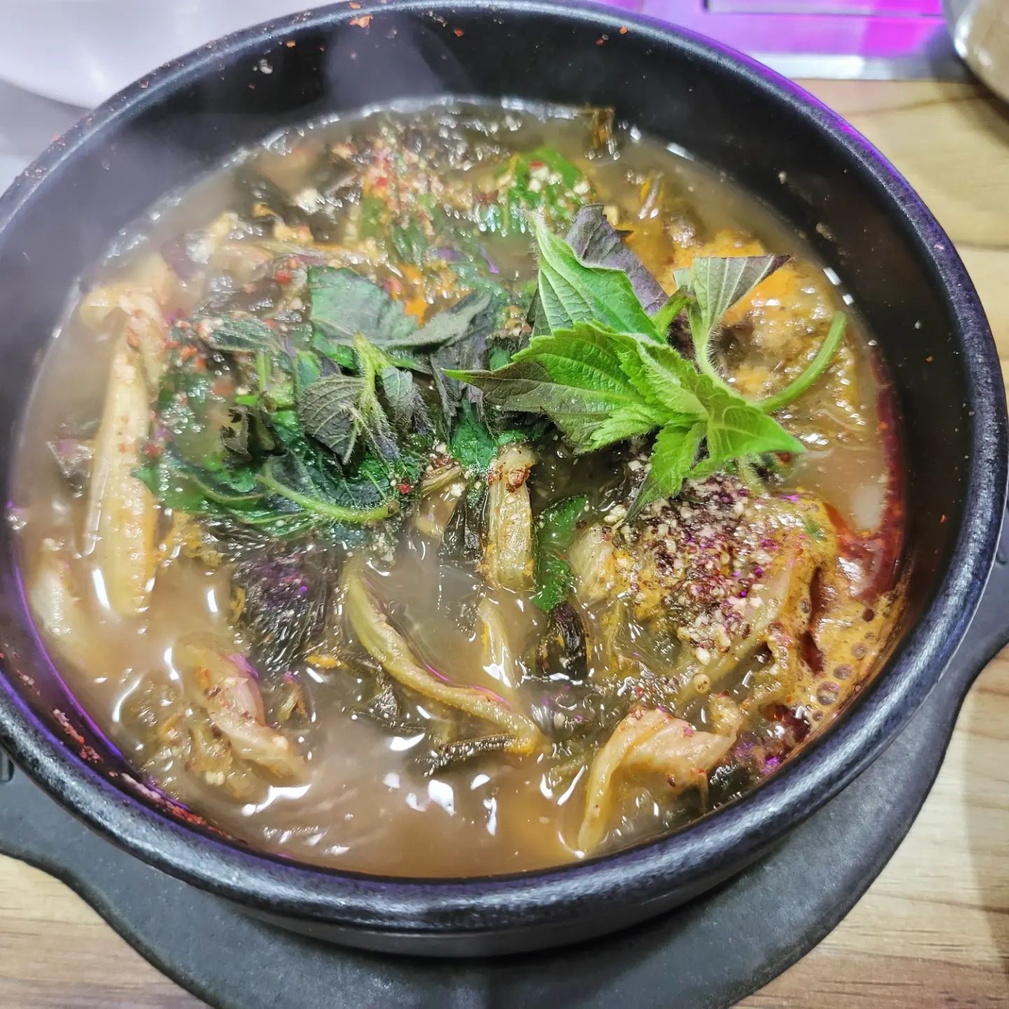 우거지 해장국 조오온맛!
김치도 대박

국물 한 입 떠먹는 순간
속이 시원했다