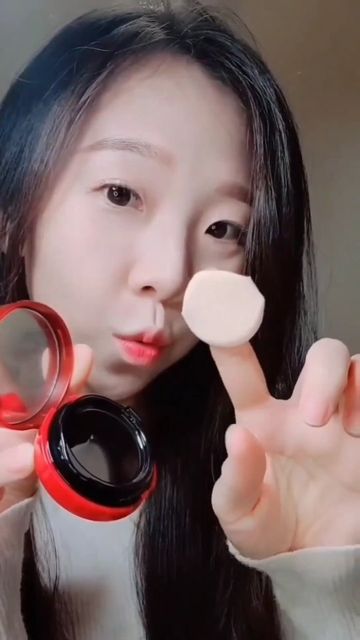 평특소 ෆ건성 민감성ෆ on Instagram: "#광고 휴대가 간편한 #미니쿠션 까지 함께 들어 있는 이번 기획세트! 넘귀엽지 않나요? 작은 가방에도 쏘~옥! 😆 제가 사용한 제품은 #에이프릴스킨 #쿠