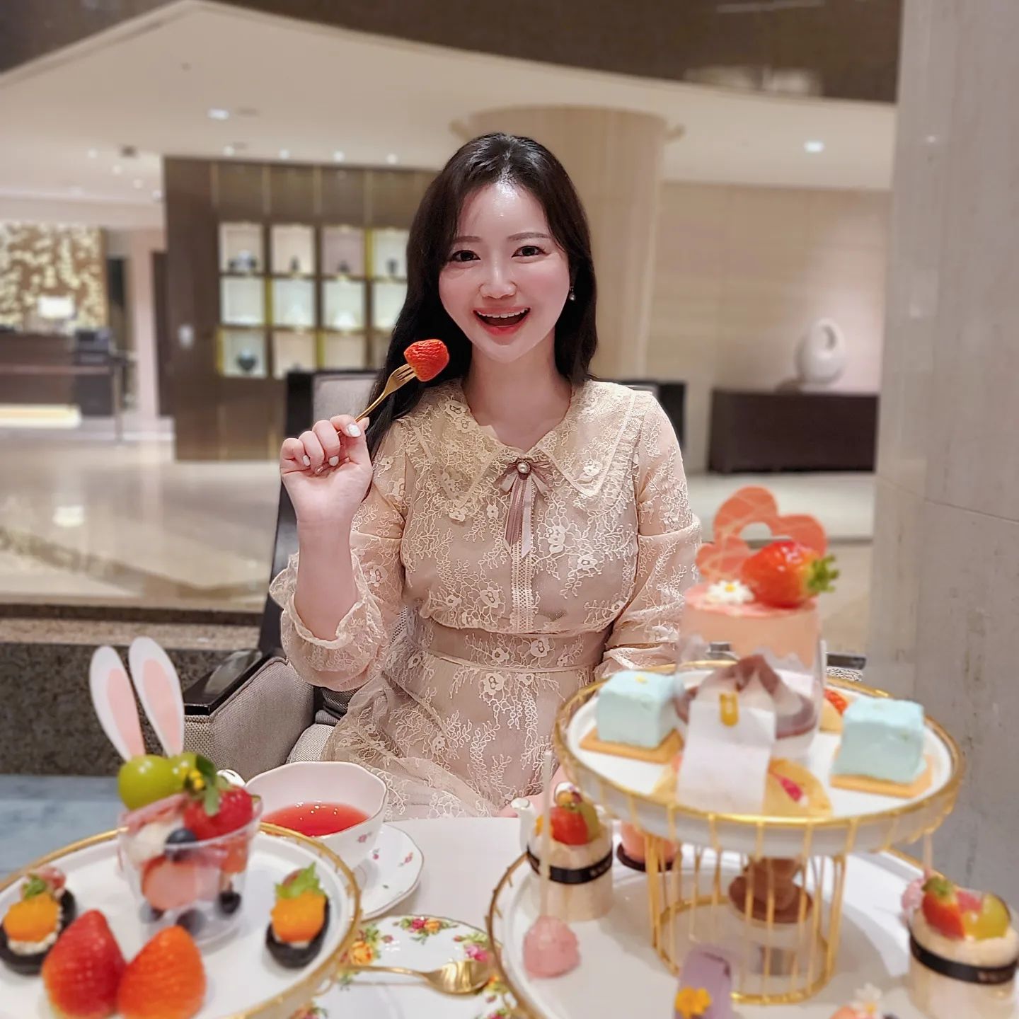 ⠀⠀⠀⠀⠀ ⠀⠀⠀
Sugar-High
⠀⠀⠀⠀⠀ ⠀⠀⠀
오랜만에 화장하고 취향 반영 샤랄라 스타일 원피스 입어서 기분이 업됐던 날🥰 
거기에 달달한 디저트까지 모든게 완벽했던 발렌타인 데이 데이트❤
⠀⠀⠀⠀⠀ ⠀⠀⠀
#happyvalentinesday❤️