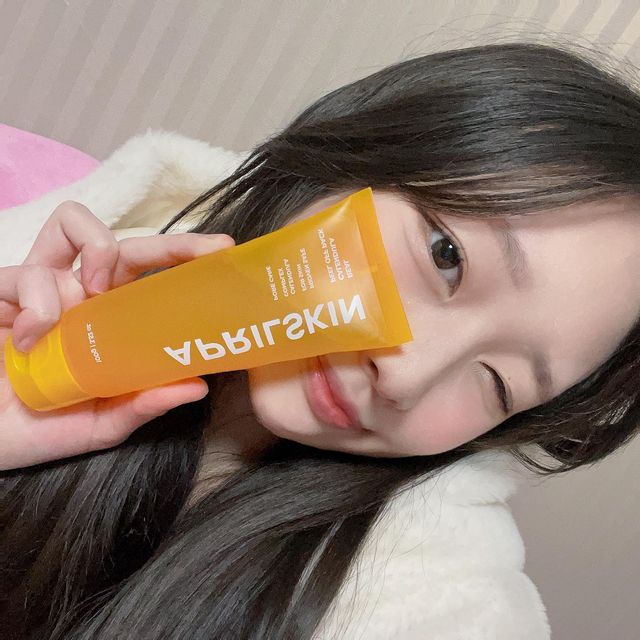 이유은 on Instagram: "이거 생각보다 개죠응뎅?? 완존 쫀쫀하고 맛있는 향 나서 먹고시픔!! 이거 하고 화장하면 화장 개잘묵뉸당🫶🏻 . . . . . . . . . . . . #광고#@aprilskin_korea#에이프릴스킨#카렌