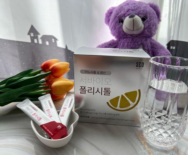 원주 연계소문 (#깜미) on Instagram: "#광고 #광고지만평생템

한달주기가 아니라 두세달 주기였던
생리불순 상태가 지속되었는데
이번에 일이 터졌어요..

6개월째 조짐이 보이지않아..
마음 졸이던..중
가족들이 빨리 병원가보라고
그동안 병원 안가고 뭐했냐고 야단쳐
쫓기듯 병원에 갔다가
다낭성 난소 증후군 진단을 
받고야 말았어요☹️

평소에 신경써주지 못한
내 몸 내 자신에게 미안한 마음이 
들더라구요😭..훌쩍

그래서 생리유도 주사를 맞고
피임약까지 처방받아
한달을 꼬박 제 시간에 챙겨먹었는데
어찌 된 일인지..복용하는 한달 내내 
부정출혈이 따라와 속을 썩이더라구요😶‍🌫️

아..내 몸이랑 맞지않는데 어쩌지 
하던..중에 만난 ❕❕❕❕
 🤍서바이오 폴리시톨 임신준비 영양제
 레몬엽산 독일산 미오이노시톨🤍

🔎🔍🔎🔍🔎🔍🔎🔍

100% 독일산 미오이노시톨
고용량 엽산 함유에 산부인과 의사 선생님께서 설계부터 배합까지 참여해주셔서
믿고 먹게 되었는데요🔆

1포씩 60포로 개별 스틱 포장되어있어
이동시에도 여행시에도 가방에 몇 포
넣어가니 위생적이면서 쉽고 간편하게 챙겨
 먹을 수 있답니다🍋

레몬과즙분말로 텁텁함없이
깔끔하고 상큼하게 톡톡🍋🍋

호로몬 불균형때문에 복용하는
몸에 안맞는 피임약 넣어두고
건강하게 이노시톨과
임신 준비하는 여성을 위한
엽산을 한번에 🍀

꾸준하게 챙겨먹게 되는 
나를 위한 현명한 선택🪴

오늘도 서바이오 폴리시톨과 
함께인 하루🌷

모두 모두 건강하세요🍀☘️🍀☘️
구매는 N이버에 서바이오 폴리시톨을 검색하세요✏️
https://smartstore.naver.com/seobio/products/6284449993

#임신준비영양제#이노시톨#엽산#폴리시톨#서바이오#다낭성난소증후군#호르몬불균형#레몬맛엽산#미오이노시톨#다낭성#생리전증후군개선#규칙 #영양제 #건강 #엄마 #딸 #아들 #가족 #몸스타그램 #활력 #임신 #레몬"
