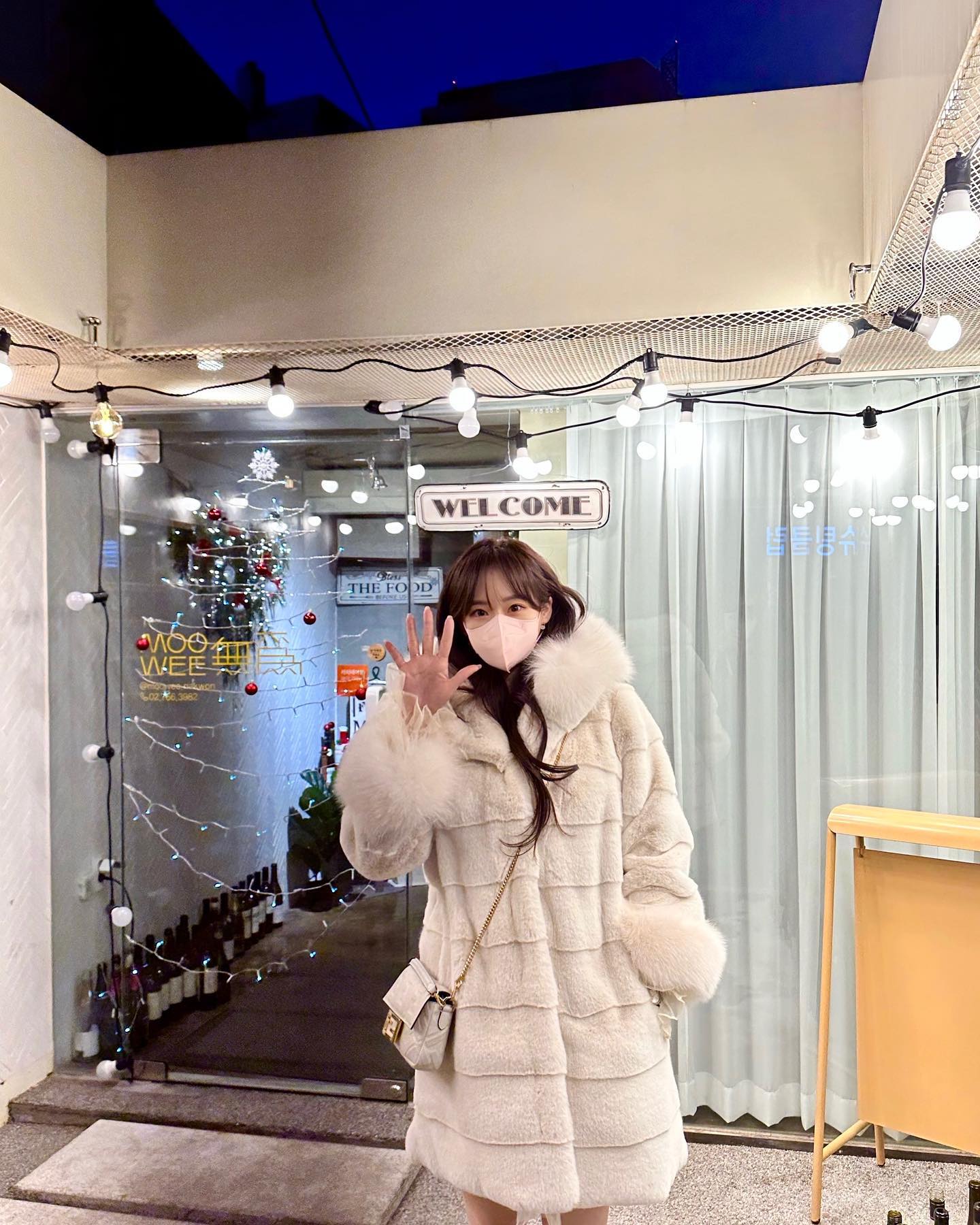 🤍
크리스마스 이브에 방문했던
무위낙원 에서의
디너 코스요리 🍽️💗

한옥 인테리어의 다이닝이 특별했고
추천받은 샴페인은 음식과 찰떡 🥂✨

음식 하나하나 넘 예쁜데 맛있어서
접시까지 싹싹 긁어먹었다는 썰 ㅋㅋ🤣🤣❤️

-
#크리스마스이브 #파인다이닝
#디너코스 #익선동 #무위낙원
#익선동맛집