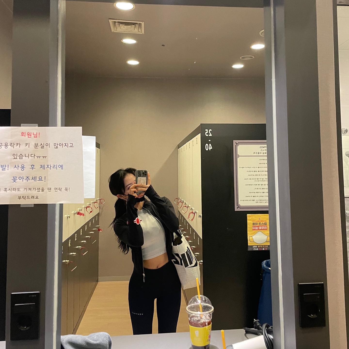 운동스타그램하면 좋은 이유:
과거의 열심히 했던 나를 보고 나에게 동기부여 받을 수 있다😳🖤

오늘은 가슴어깨한 날