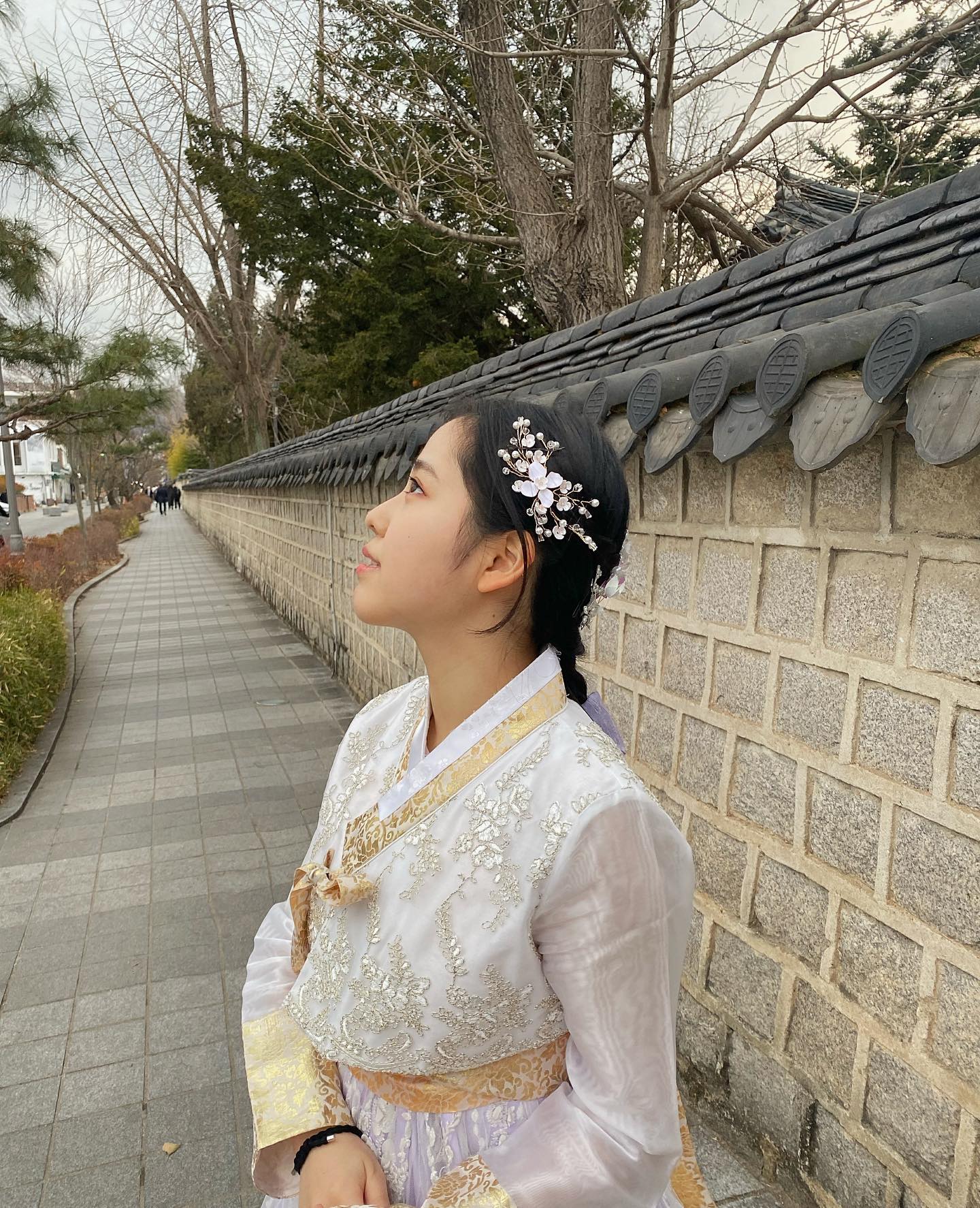 한복을 길거리에서 입고 돌아다닐날이 또 올까••🌸🐈