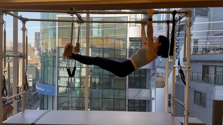 #basi #pilates 

22.07 ~ 23.01 7개월 조금 넘는 시간 동안 고생했지만 알찼다 🫶🏻

6개월 교육 끝나고 남은 시간동안 피땀눈물 흘렸지만 그만큼 가치 있어서 너무 행복했다 :)

이제부터가 시작이라고 더 공부하고, 더 노력해야지 ! 

앞으로 다른 커다란 고난의 언덕을 만나도 이 순간을 잊지않고, 포기만 하지 말자 ! 언젠가는 지금 같은 날이 또 올테니 

#필라테스 의 ‘ㅍ’자도 모르는 필린이를 자격증 과정의 끝까지 인도해주신 사랑하는 천사 은혜쌤 gold_h_y_e 💗,
그리고 시험까지 같이 달려주신 저의 페이스 메이커 동기 쌤들,
교육 때 만난 멋진 패컬티 쌤들과 
옆에서 응원하고 믿어주신 소중한 분들 덕분에 한 고비를 건넜습니다!

즐거웠고, 행복했어요 !
앞으로도 오래오래 좋아하는 거 열심히 하겠습니당 🧚🏻‍♀️🌈✨

#필라테스강사