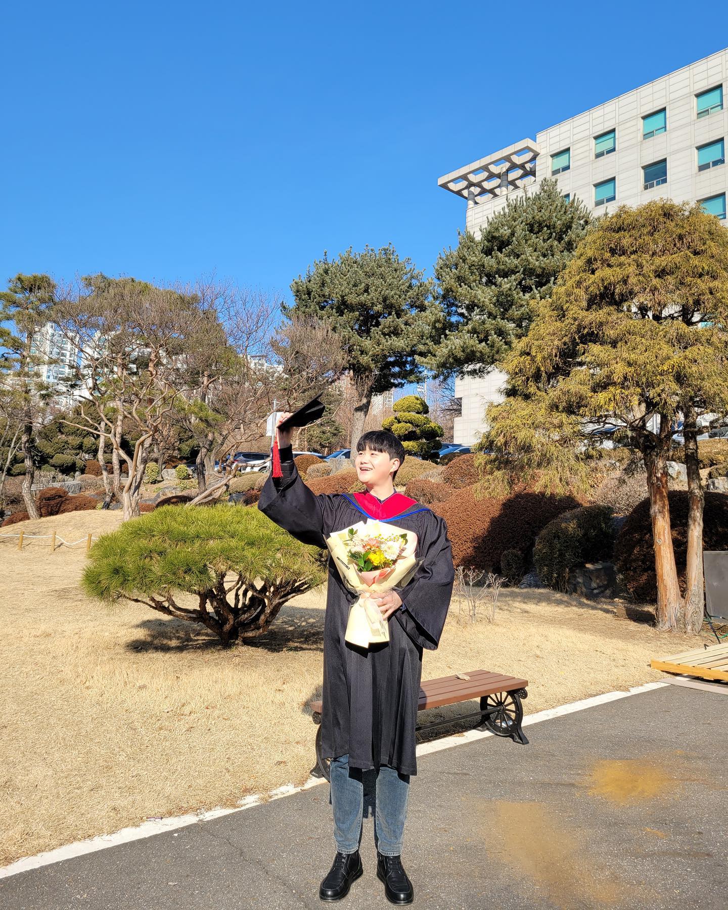 🎓
.
.
.
.
.
#근황 #졸업식 #졸업 #대학원 #석사 #상담 #어둠후에빛