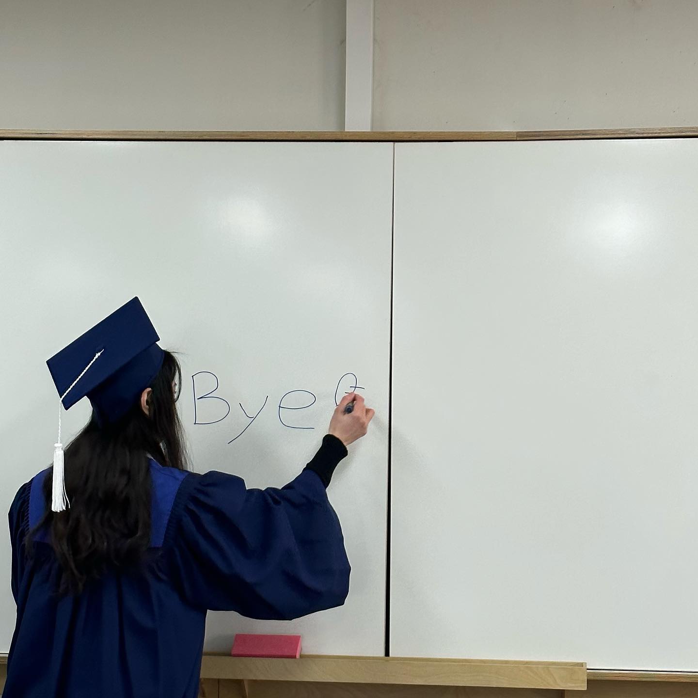드디어 졸업했어요!!
행복하게 대학생활을 마무리 하고 다시 당당한 걸음으로 나아가려구요!
오늘도 힘차게 하루를 나아가보자구요😀😀
