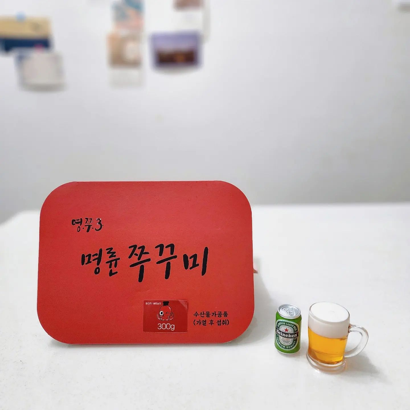 🐙 3대가 이어온 명쭈3 쭈꾸미볶음 공구 OPEN 🐙

쭈꾸미의 "ㅉ"도 모르던 제가 빠져버린
명쭈3 드디어 재오픈했어요 😆 

맵찔이 지인들도 맛있다며 엄지를 척!

취향껏 야채 넣고, 치즈 넣고 먹으면
좀 더 덜 맵다는 것이 팩트랍니다:)​

쭈꾸미볶음밀키트는 명륜동에 위치한
명쭈3은 둥이네가 먹어본 밀키트 중에
단연 최고라고 할 수 있어요 👍

실제 대학가에 위치한 오프라인매장으로
아는 사람들은 다 알고 있다는 사실 !!

쭈꾸미볶음밀키트로는 이미 갑오브갑
레전드 오브 레전드 찍고 넘어간답니다:)

​

🤚 명쭈3에 대해서 알려드려요 🤚

1. 3대가 이어온 맛집

- 명륜동에서 백반집으로 시작해 성대학생들의 입맛을 잡아 60년간 한자리를 지켜온 명륜동의 터줏대감
- 30년전, 쭈꾸미 전문점으로 자리잡음

2. 세척부터 양념까지 모두 100%수작업

- 기계 사용하지 않아 쭈꾸미의 비린내를 모두 잡음
- 음식은 역시 손맛! 양념을 직접 버무려 쭈꾸미에 쏙쏙 뱀

​

3.  한팩에 쭈꾸미 함량 85%이상

- 양념&야채만 가득한 한팩이 아닌 오직 쭈꾸미와 양념으로만 이루어진 인심가득한 한팩

4. 쭈꾸미 원물 크기

- 조리 후 쪼그라든 쭈꾸미에 실망하신 분들 많으시죠? 명쭈3 쭈꾸미는 조리후에도 작아지지 않아요!!

💁‍♂️:

실제로 받아 조리했을때 쭈꾸미크기가 부실하지않아서​

가격대비 너무 괜찮았어요! 

너무 작으면 먹은맛도 안나고, 괜히 비싸게 먹은것 같더라구요!

​

공구기간: 2.20(월)~2.27(월)
🚚 배송기간 : 평일기준 1~3일 소요

​

​

🐙 문의는 댓글 및 DM 주세요:)

​