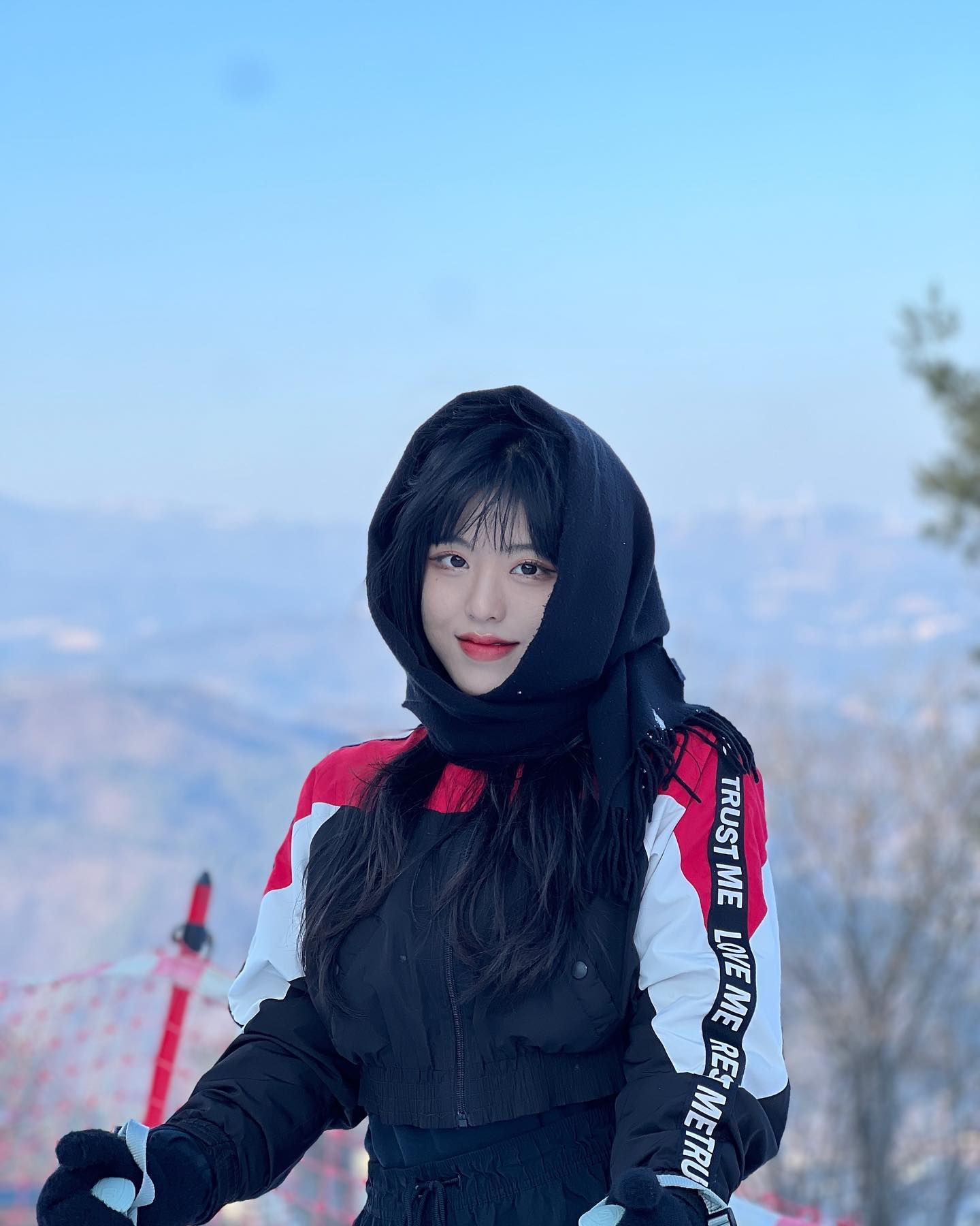 마지막 겨울 즐기기 ❄️🤍
슬로프가 너 ~~ 무 길어서 왜 안끝나 !! 를 외치던 용평 스키장 🤣🤣 
몸 여기저기 안좋은 상태로 갔지만 안전하게 잘 타고왔당 ⛷️🏂