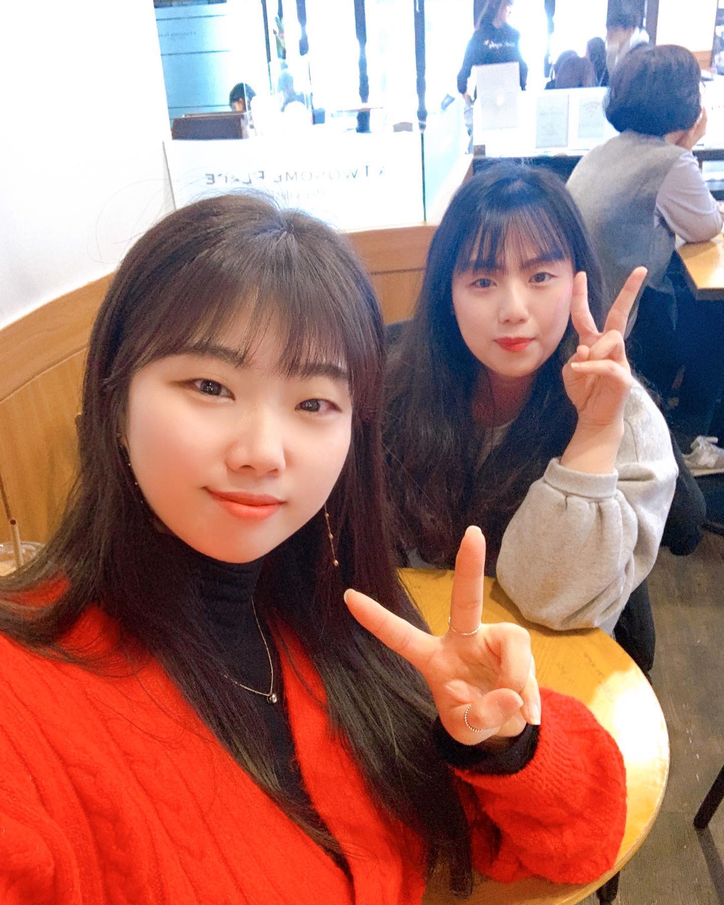 바람은 불지만 햇살 좋은날🌿
겨울이 갔나.. 싶었는데
손끝이 차가운 오늘이었다
구래두 동생을 만나 따뜻했다🙈

웨이팅 많은곳인데 ㅎㅎ 
운좋게 바로 들어가서 먹었구
카페도 들어간 다음에 자리가 
바로 다 차서 깜짝 놀랐구 
#럭키걸 ✌🏻
#운이좋은날 🍀
.
.
.
#일상 
#동생이랑데이트 😁
#만나서반가워 
#서현역 #서현맛집
#서현초밥 #웨이팅맛집 
#부성초밥 #점심특선
#서현카페 #투썸 
엄마들의성지 ㅋㅋ 
#즐거운시간 #힐링 
#아이쇼핑 #자라 #졸잼
#또보자 😘
#피곤하다 
#굿밤