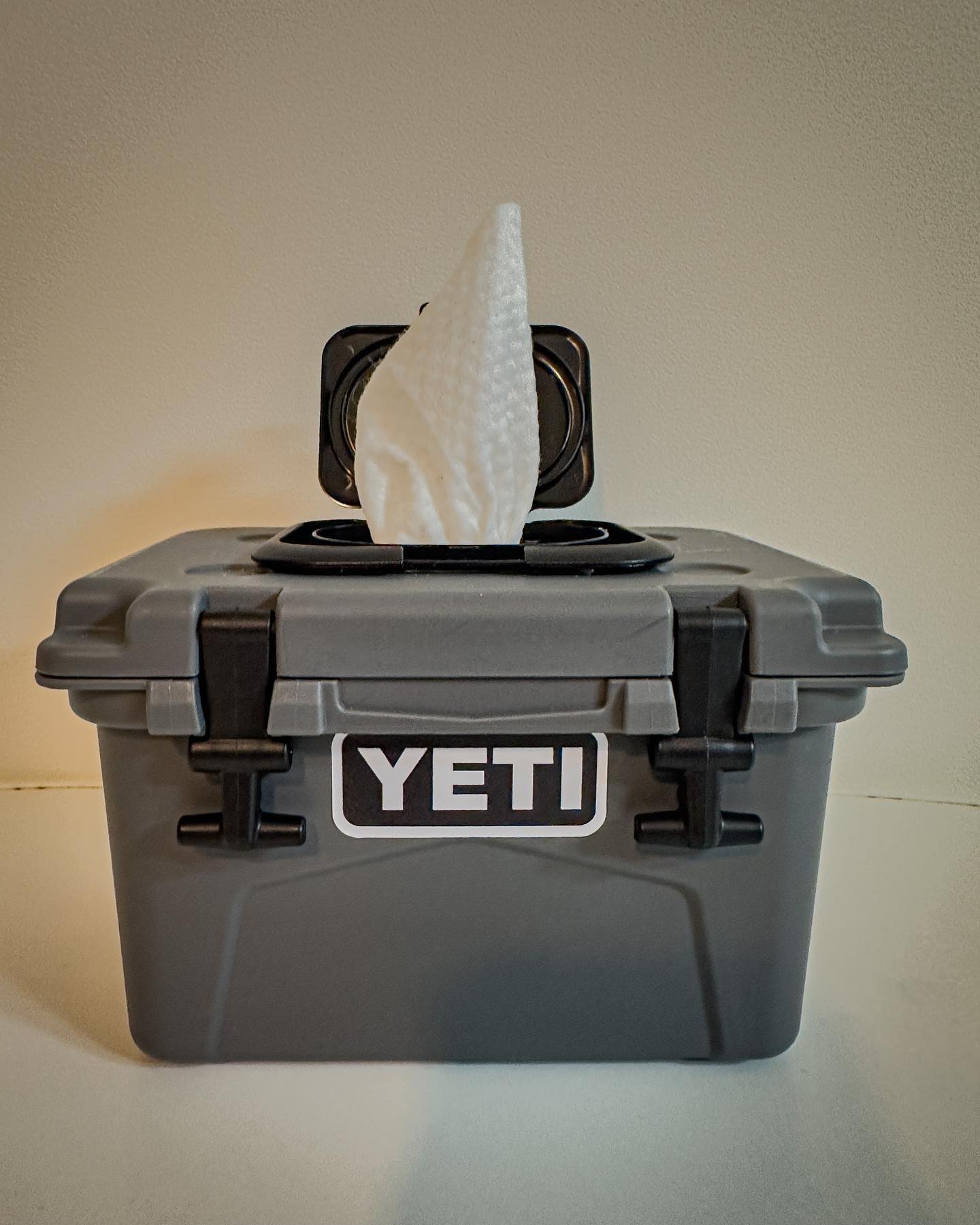 🧻🧻🧻🧻🧻

누가 그러더라구요 
YETI 아니고 WETI 라구요🤣

캠핑용 물티슈 케이스
맘에 드는게 없었는데 
어떤가요? 😆
아주 잘 어울리는것 같아요!

작은 사이즈 20매 물티슈가 
2개 쏙 들어가는 사이즈 👍
홍보용 물티슈도 쏙 들어가서
물티슈 값 좀 아끼겠어요 🫣
#아파트분양하는곳왔다갔다
#교회앞을왔다갔다
#야밤에삽으작삽으작

#캠핑#캠린이#물티슈케이스#캠핑물티슈#WETI#예티#YETI#캠핑소품#백패킹#감성캠핑#미니양념통#케이블정리#폴딩박스#미니카고박스#캠핑양념통#미니예티