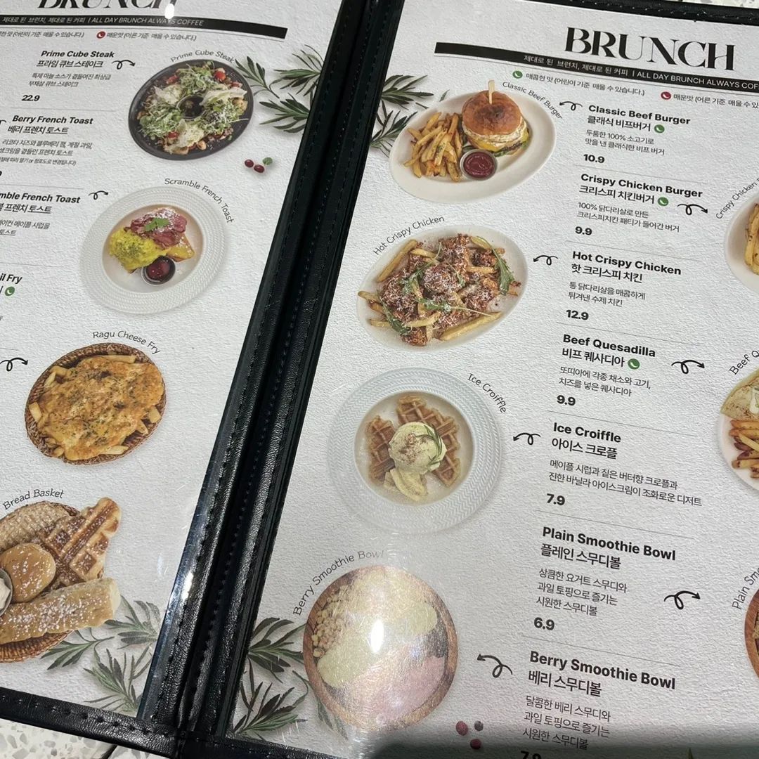 #협찬 

지난번 순천 브란치빈에서
너무 맛있게 먹어서 한번 더 가보고 싶었던  브런치빈 ~

이번에 새로 오픈한 광양점에 가보았음~~~ 

음식 셋팅도 너무 예쁘고 입소문난 브런치 카페라 사람들도 북적북적

언제먹어도 맛있는봉골레파스타랑
매쉬드 고구마 샐러드 ,치킨필라프, 샘플러를 골라 시켜보았다 
 
역시나 실망시키지 않는 브런치빈 
너무 맛있게 먹었음 ㅎㅎ

나의 최애 브런치 카페가 되어버림..
우리 지역에도 어서 생겼으면 하는 개인적인 바램이 있음

#광양브런치 #광양브런치카페 #광양카페 #광양데이트 #광양데이트코스 #광양파스타 #광양파스타맛집 #광양맛집 #브런치빈광양점 #브런치빈