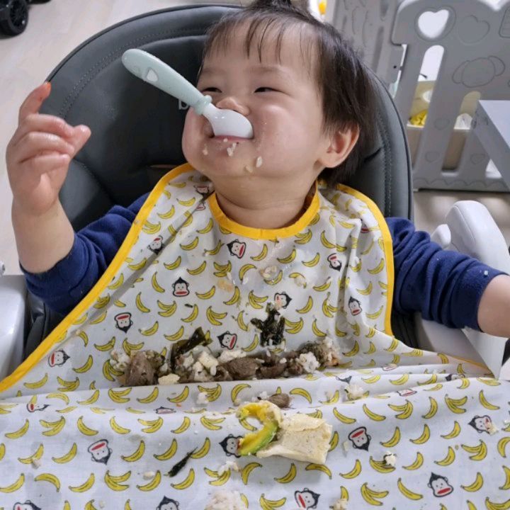 인생421일차

김로탱진짜장난꾸럭탱
매일밥안먹고다뱉는데장난까지치네?
싸울까숟가락내놔

#귀여워 #14개월아기