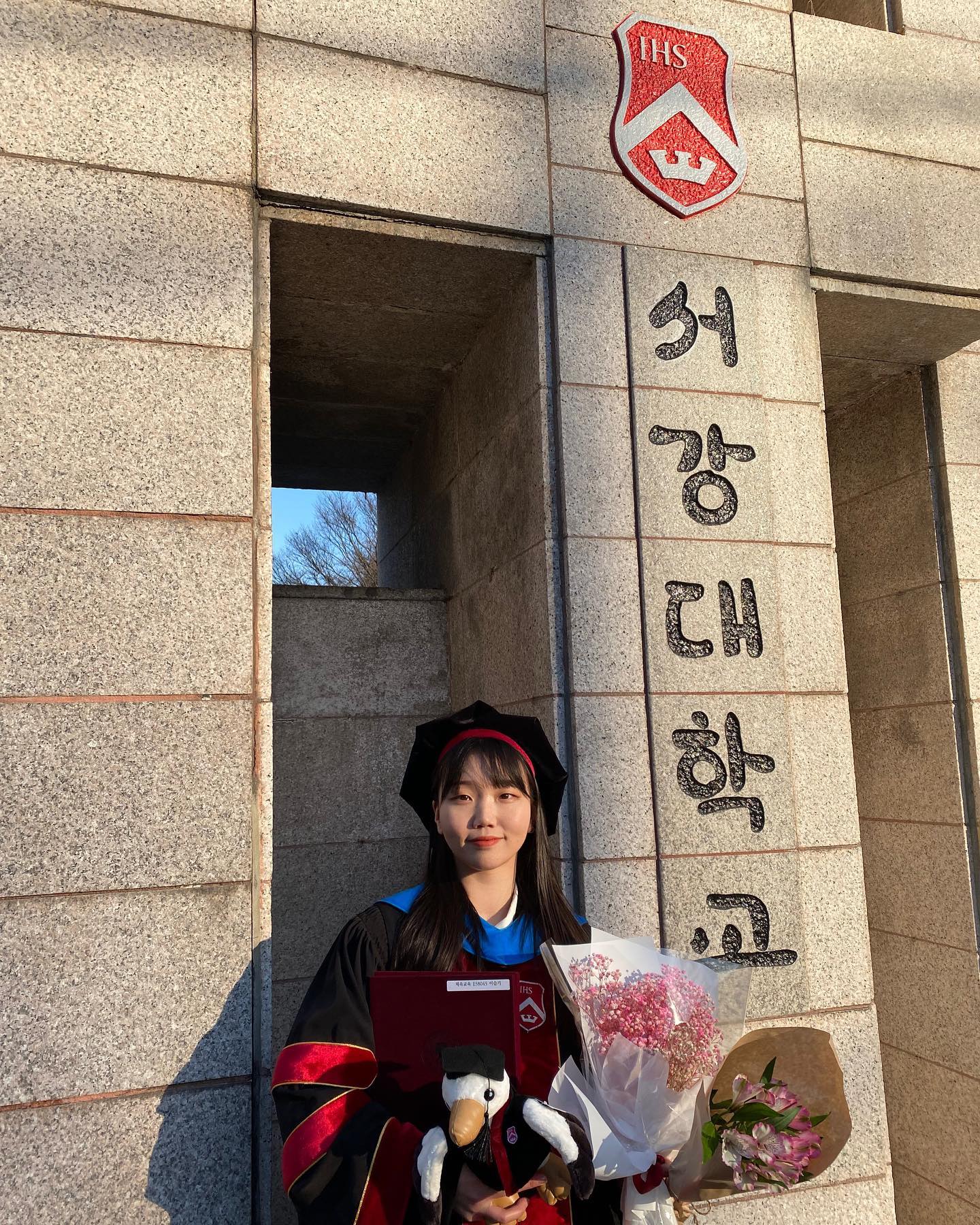척척석사 👩🏻‍🎓
.
서강대 교육대학원에서의 3년은 잊지 못할 추억으로 남을 것 같습니다.
.
떠날 때가 되니 정이 들어버린 낯선 학교 🏫
.
특히 마지막 1년은 교생과 논문으로 잊을 수 없는 추억 한아름이 생겨버렸네요.
.
졸업은 새로운 시작이라는 말을 가슴에 새기고 더 멋진 사람이 되도록 노력하겠습니다.
.
떠나는 순간이 가장 기억에 남을 서강 안녕 👋