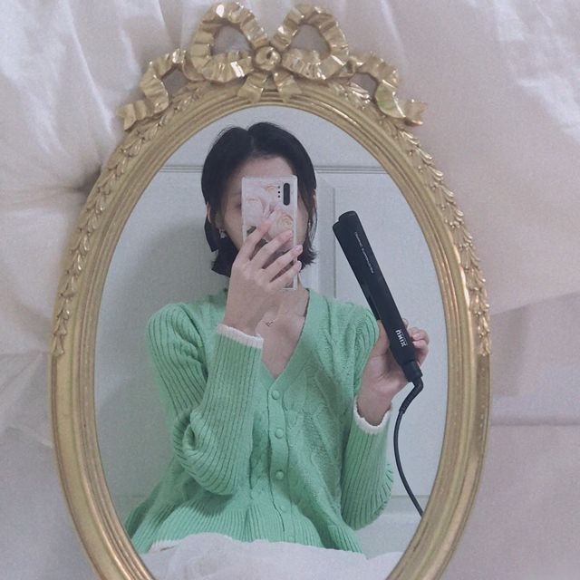 𝒯𝒾𝒹𝒹𝓎 on Instagram: "#협찬 @unixelec 단발로 자르고 나서 이리저리 뻗치는 머리땜에 외출할 때마다 고데기는 필수템이 되었는데 @unixelec 에서 제품을 제공해주셔서 새롭게 사용해봤어요