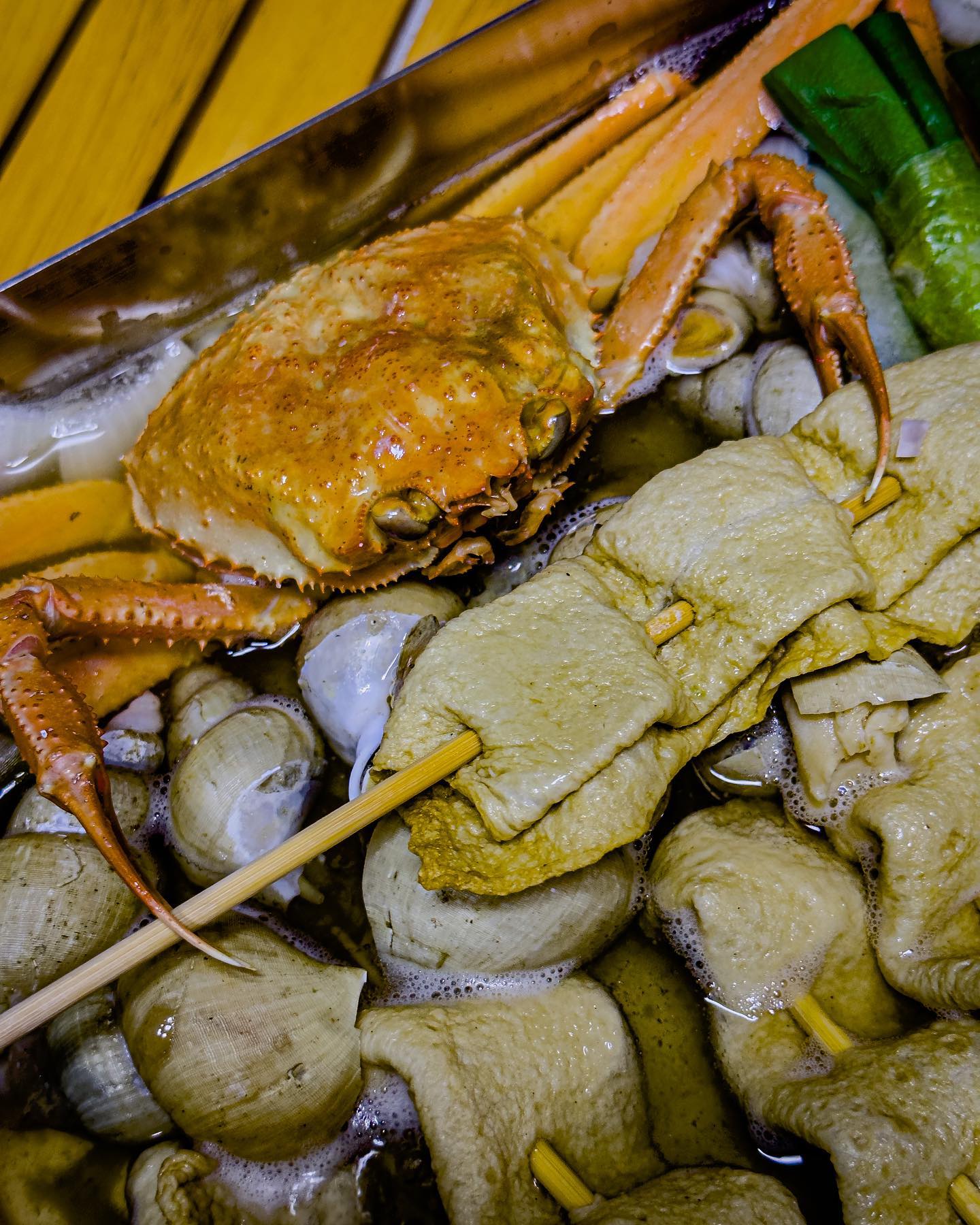 🦀🦀🦀🦀🦀
#니들이오뎅맛을알아
#백년밥상
#강력추천안주조합

완벽한 안주 한상 🍶
비법육수에 각종야채 🧅
거기에 꽃게까지 한마리 🦀

여긴에 신발을 꽂아 넣어도
맛잇을 오뎅밀키트 🍢🍢🍢
#따라하지마세요😅

맛잇는 국물에 듬뿍들어간 
백골뱅이, 오뎅, 사리면 까지👍

사이드로는 배부르지 않게
명란구이를 선택하였으나 😯
명란이 엄청나게 혜자스럽게
들어있어서 반만 먹고 
집에 가져왔네요 😋😋

안주로 완벽했던 조합 !!
이 조합 추천 드립니다 🙌

🦀 100_bs 

#제품제공#캠핑#캠린이#캠핑음식#캠핑요리#캠핑간식#캠핑안주#안주#소주안주#맥주안주#오뎅꼬치밀키트#캠핑밀키트#밀키트#간편요리#오뎅탕#명란구이#명란젓#꽃게#백골뱅이