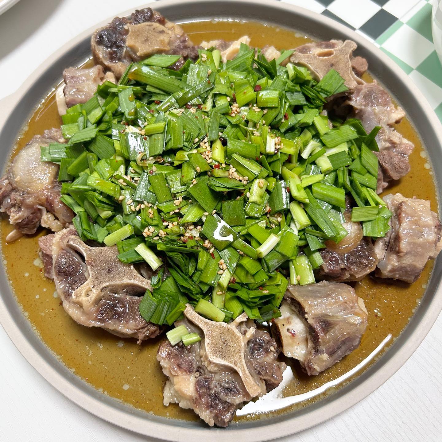 대한옥스타일 소꼬리찜 쉽고 맛있고 체고🤤
.
.
.
.
.
.
.
.
.
#저메추 #대한옥 #소꼬리찜 #꼬리찜 #생일상 #저녁메뉴 #밥솥요리 #신혼밥상 #신혼부부 #신혼살림 #새댁일상 #새댁 #당진새댁 #신혼 #당진사는서울댁 #먹스타그램 #홈쿡 #집밥 #먹스타 #맛스타그램 #요리스타그램 #instafood #맞팔 #먹팔 #요리하는여자 #먹팔 #팔로우