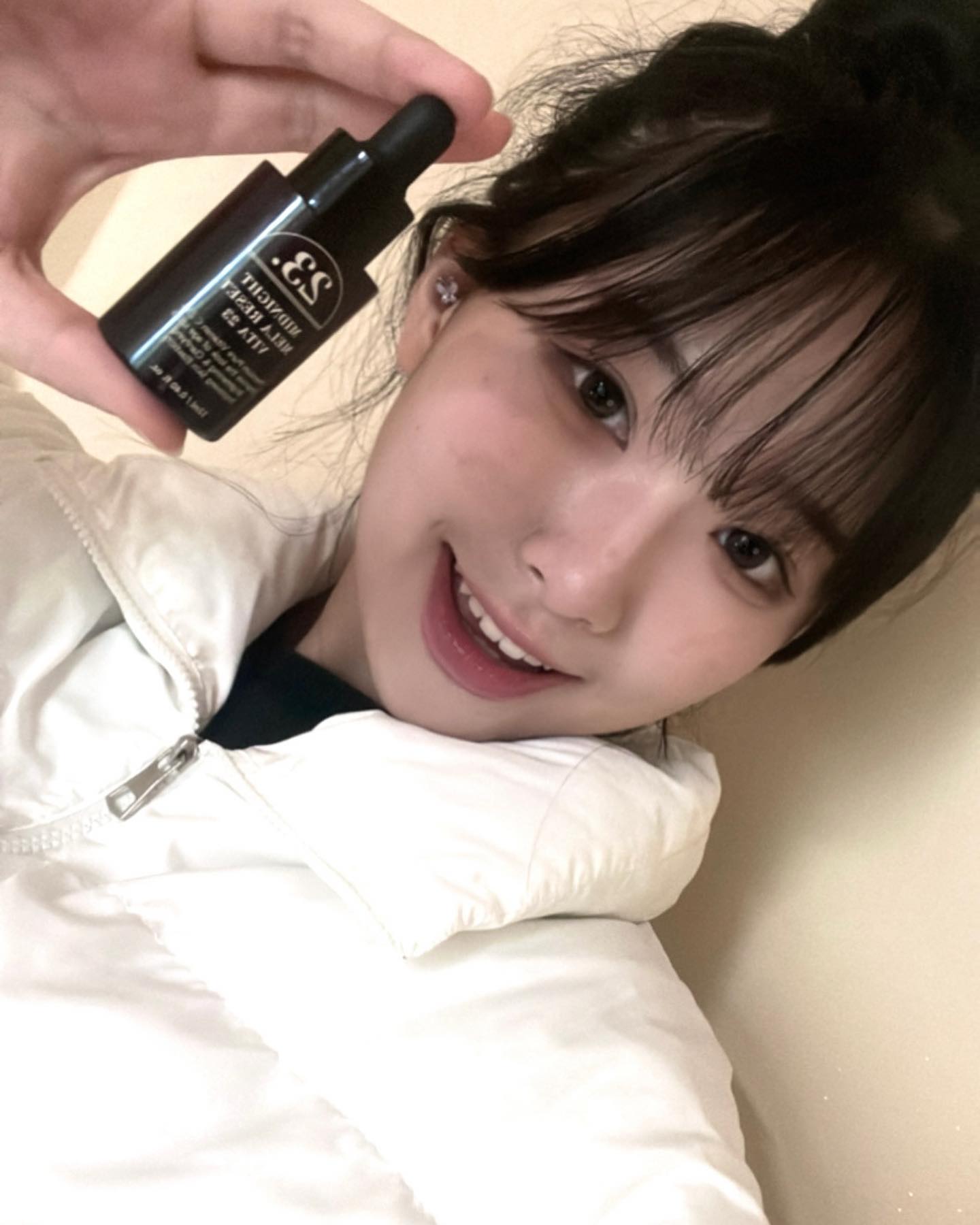 #협찬 pongdang_official 
제품명은 퐁당 미드나잇 멜라 리셋 비타23입니당 
✰하루 3방울, 7일만에 멜라닌 개선 가능 
✰기미, 잡티, 주근깨 등 종류 상관 없이 개선 가능
ꕥ인터넷으로만 보던 세럼을 실제로 보니 일단 세럼 통도 너무 고급지고 무엇보다 그낭 슥 바르기만해도 금방 흡수가 되는 타입이라서 너무 좋았어요!! 향도 오래가고 너무 좋아요. 쫀쫀하게 피부에 감기는 느낌이 들어서 너무 추천하는 세럼입니당