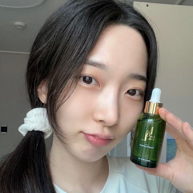 소 은 on Instagram: "#광고 ⠀ 와아-! 이런 앰플! 아니 이런 앰플팩 보셨나요??🫢 실리프팅 제형을 처음 보는데 너무 신기해요!! 바르면 정말 피부가 찹쌀떡처럼 쫀득쫀득해져요! 스티키 마사지