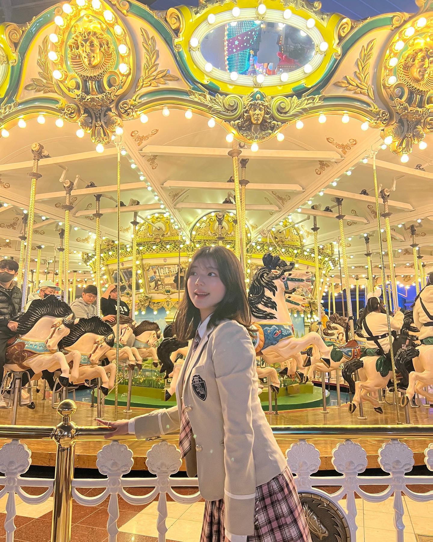 빙빙 돌아가는 회전목마🏰🎠🎡
.
.
.
.
.
.
.
.
#서울 #잠실 #롯데월드 #잠실카페 #감성교복 #여자코디 #교복 #롯데타워 #회전목마 #잠실맛집 #석촌호수 #순천#광양#선팔 #맞팔 #좋아요 #좋아요테러 #좋아요반사 #좋반 #fff #f4f #インスタ映え #いいね #いいね返し #フォロー #フォロバ #フォロミ #相互 #相互フォロー #韓国