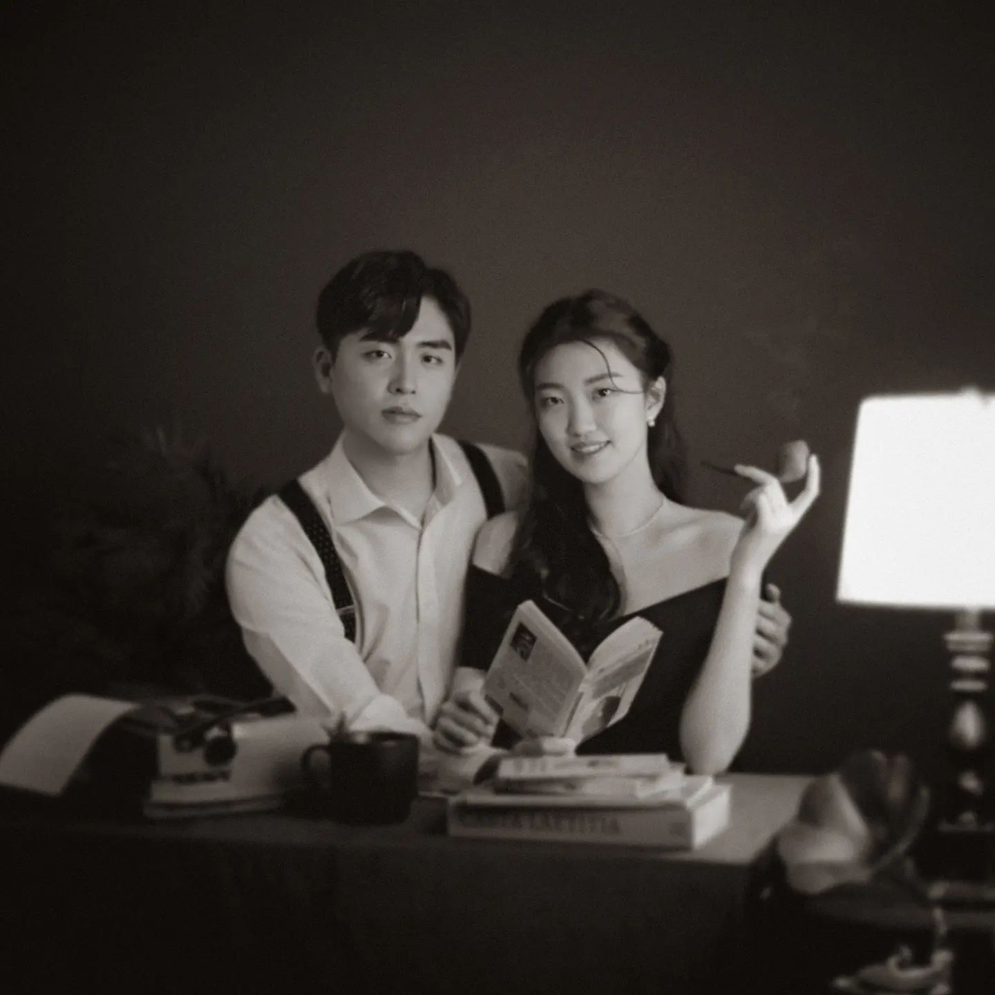우리의 3주년 기념 커플 사진 드디어 도착 ❤️ 🫶🏻
헤어랑 메이크업 받고 스튜디오 촬영해보는건 처음이었는데 생각보다 만족스러운 결과물이 나왔당 ~!
새로운 컨셉의 사진이라서 더 마음에 들었던 •• 다음에는 스냅샷이나 다른 컨셉(상큼발랄 컨셉?)으로 사진 찍으러 가야지 〰️
예쁜 메이크업과 사진 모두 감사합니닷 :)

Make up : seungsse2
Photo by : limong_seoul