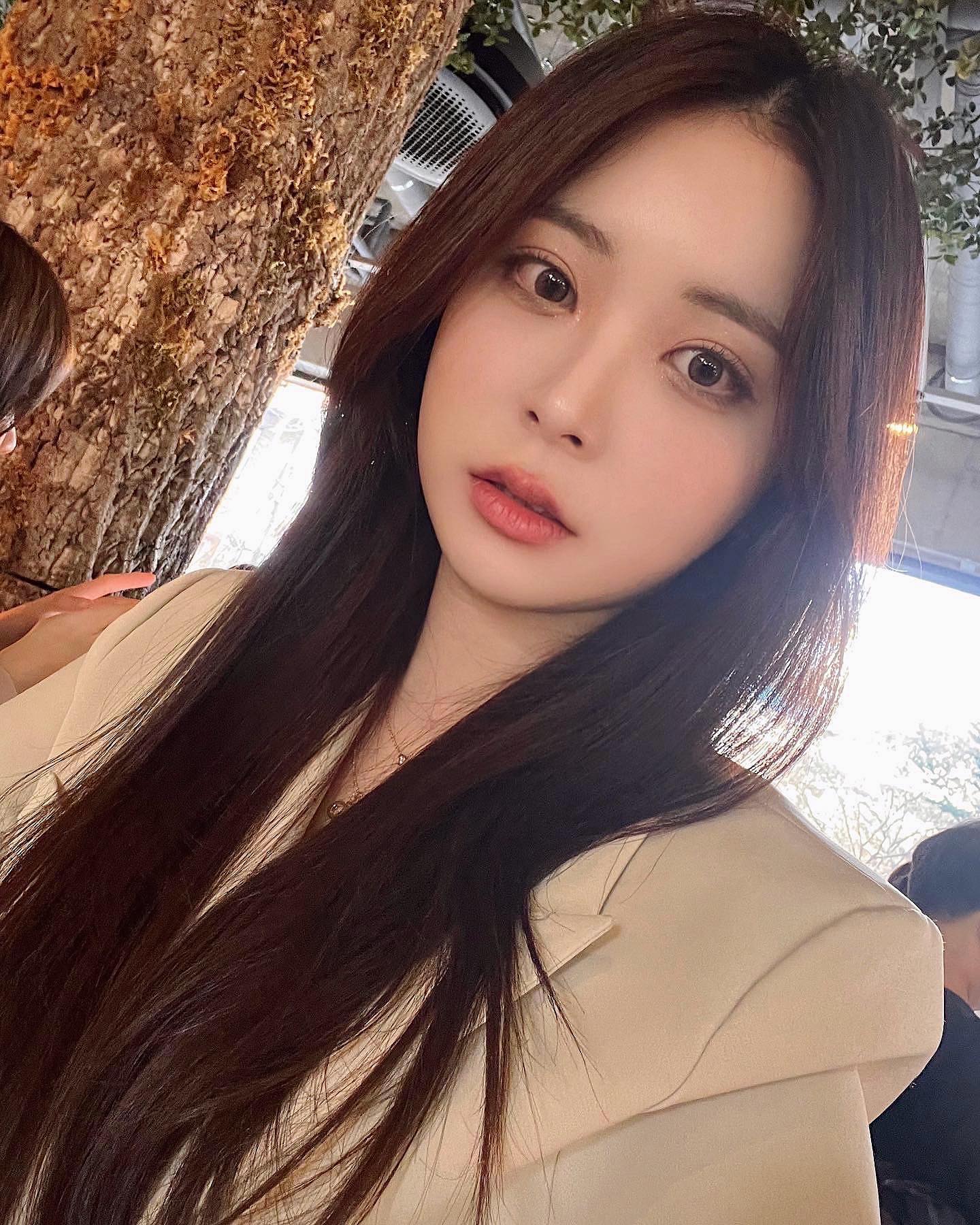 오랜만에 렌즈꼈더니 역시 사람이 달라보이네..🥹
그치만 눈 건조해서 죽을뻔 ㅠ..ㅠ

주말엔 댝교 친구중 첫 유부녀 탄생한날 + 찍겠다는 나의 의지
+ 𝑗𝑚𝑡 오꼬노미야끼 발견해서 베리 행복..🤭