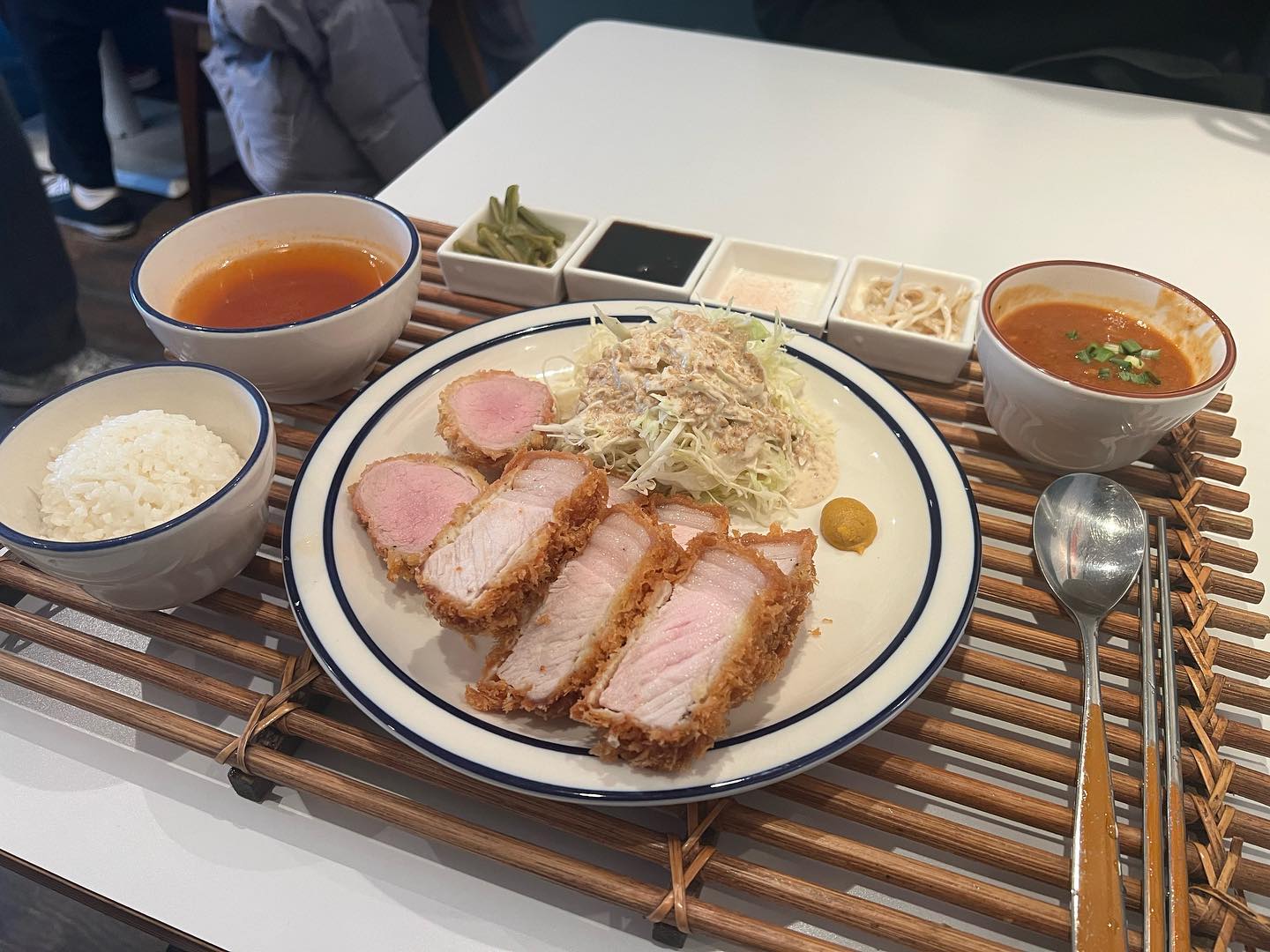 녹사평 재재키친
고기도 부드럽고 카레도 향 맛 훌룡햇다 ㅠㅠ