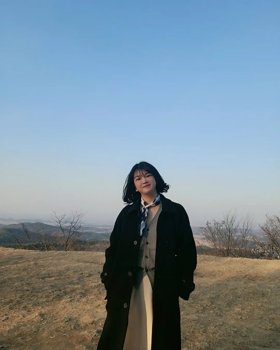 간절기엔 스카프지 🧣
4년전에 여행에서 산 땡땡이 귀염뽀짝 실크스카프는 봄 가을 나의 최애 스카프❤️

사랑나무 노을 기다리면서 📸

#엄마 #여행 #부여 #사랑나무 #엄마랑나랑 #부여여행 #EPIK