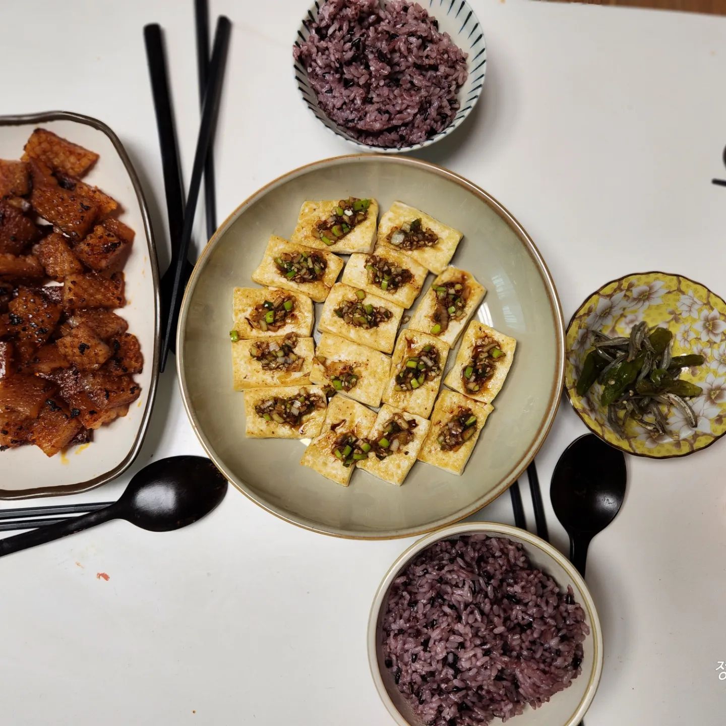 2023년03월01일
(휴일아침 흔한 일상)
.
휴일 당연히 하는 아침
2구 쓰는 남자 ㅋㅋ
.
#휴일스타그램 #아침준비 
#가스렌지 #2구 #사용하는남자 
#돼지껍데기 #들기름두부부침