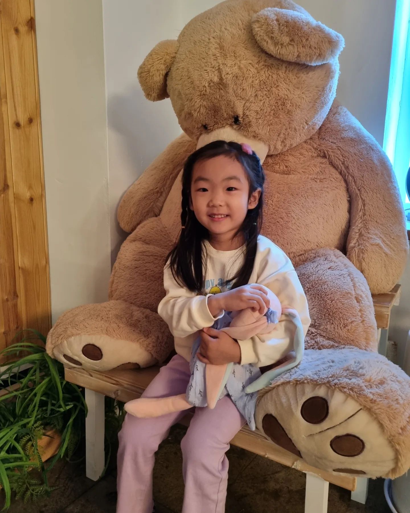 언니가 되버린 떠현씨👧

5살됬다고 사진도 표정도 협조잘되는 어린이ㅋ
그렇지만 짱구미가 그득그득한 개구쟁이ㅋ

스릉흔드❤️