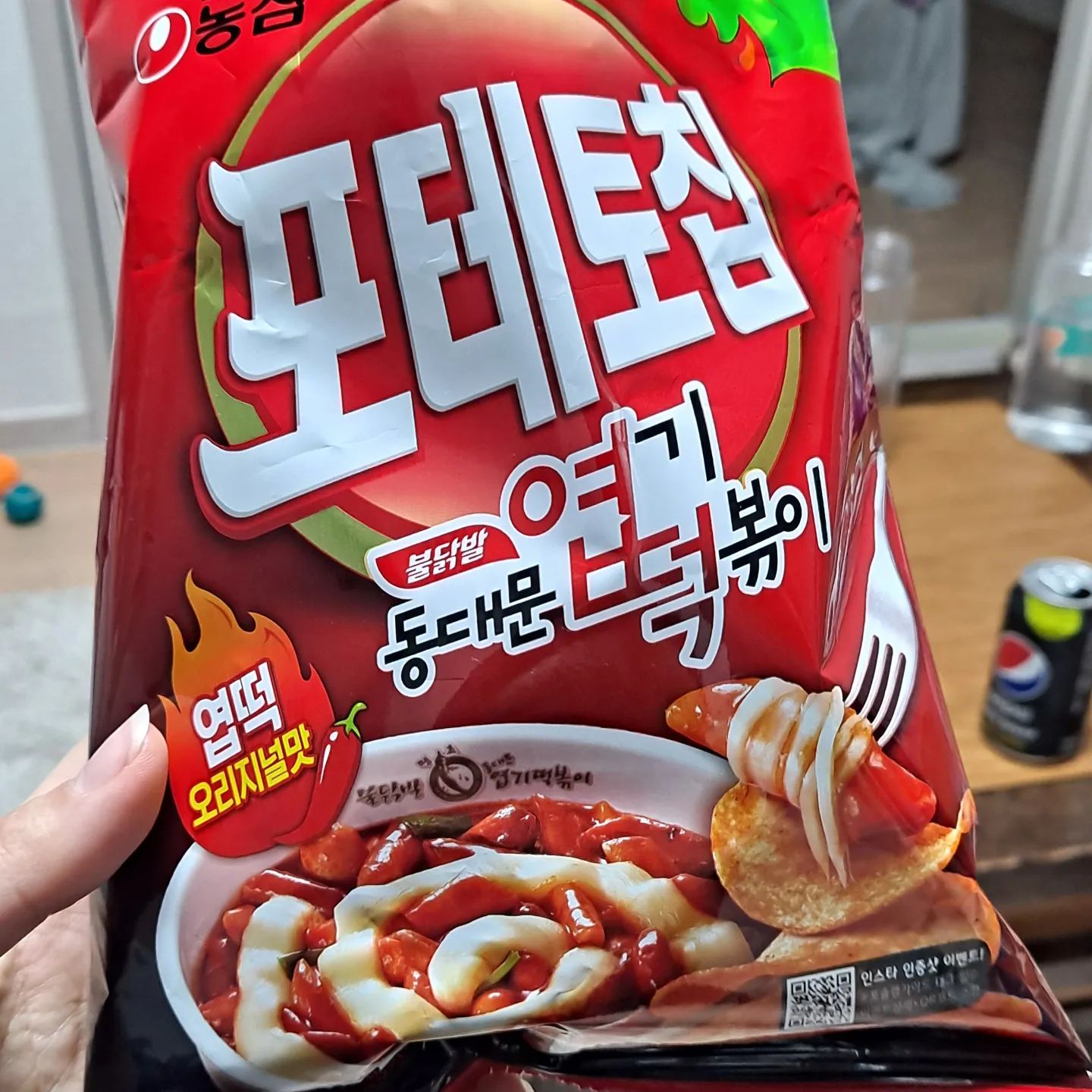엽떡맛 포테토칩 
먹어보니 감자칩에 신라면 스프 뿌린맛...?
뭔가 MSG맛이 강함ㅋㅋㅋ
전 불호입니닷!
#엽떡포테토칩 #생각보다별로 #지극히 #내입맛기준평가