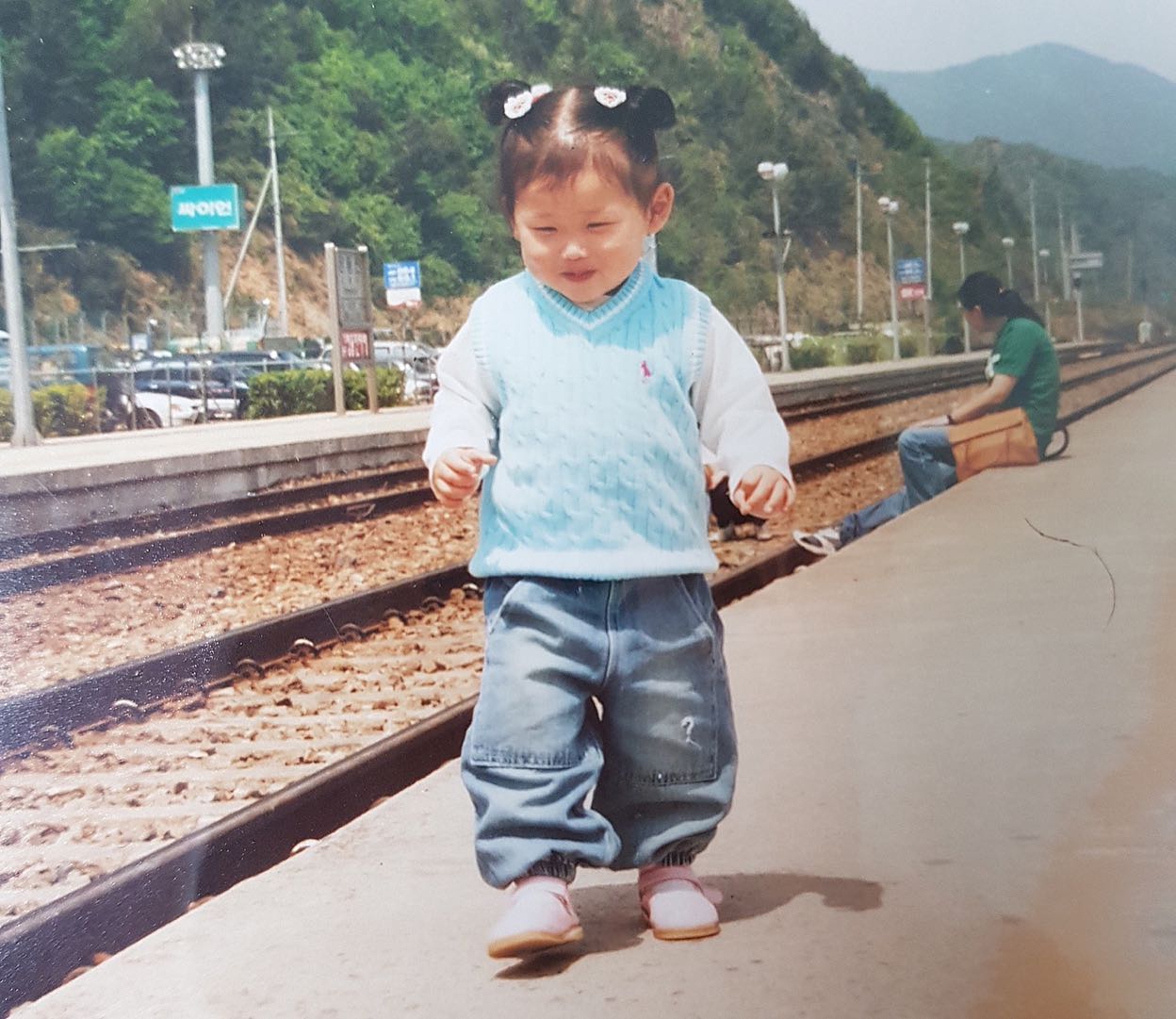 웃는얼굴은 그대로 갖고 큰 편,,,