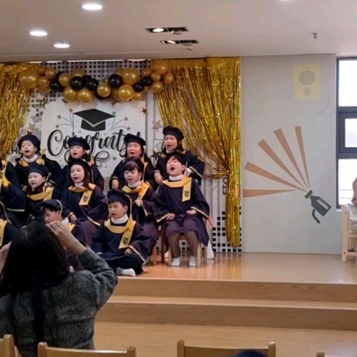 기특해 눈물나ㅠㅠㅠ
.
.
#졸업발표회 #어린이집졸업