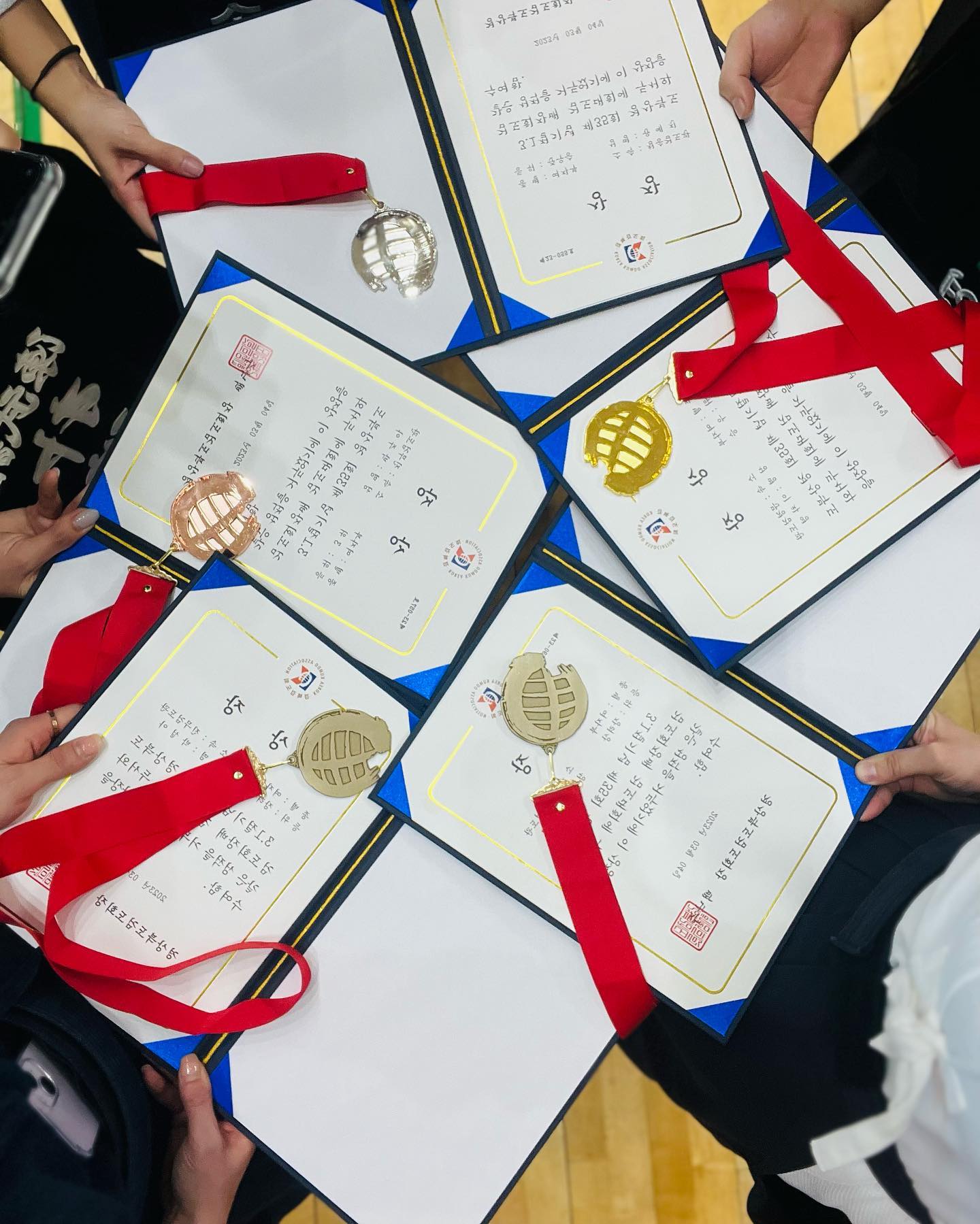 #오랜만에 #인스타 #첫줄

2023년 첫 대회 우리지역에서 열린만큼 더 의미 있었고 더 재밌었던❤️
운동안한거 치고 나가서 메달획득 만족 하지만 더 열심히 해서 메달색 다른걸로 따오겠슴돠~~~
이제 다가오는 도체, 대축전 화이팅..🙌🙌

#경상북도 #문경시 #문경검도관 #검도 #문경실내체육관 #장려상 #동메달 #시합시즌 #끝나자마 #다시 #시합시즌 #바쁜일상 #화이팅 #문경검도관 #최고