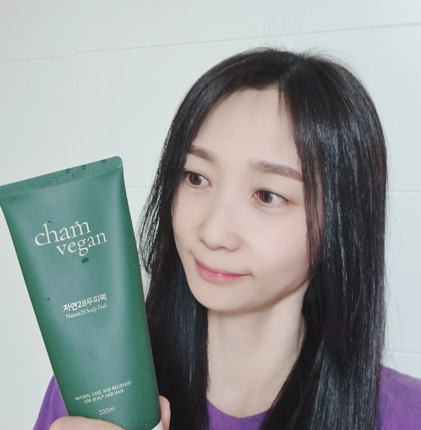 #협찬
#자연28두피팩

❤️힘없고 가느다란 머리카락 때문에
드라이를해도 금방 풀어지고
펌역시 관리가 힘들어
늘~생머리를 유지하는 일인입니다~

꾸준히 관리하다 귀차니즘으로
최근에 두피관리에 소홀 했었는데

참비건 자연28두피팩을 제공받아
2주정도 관리를 해봤어요~

힘없고 가느다란 머리가락이 탄탄해지는걸 느꼈어요~
그래서 인지 드라이기로 말리기만 했는데 풍성해보이고 볼륨감이 생기더라구요

자연유래🌱 성분의 12가지 곡물을 함유하고 비건제품이라 두피가 약해 평소에 머리도 잘못묶는 저에게도 자극이 없더라구요~

두피가 약해 고민이신 분도
안심하고 사용 해보세요~

#두피팩 #비건두피팩 #두피제품 #헤어팩추천 #비건트리트먼트
#비건헤어팩 #헤어팩 #비건뷰티  #손상모케어 #비건헤어케어 
#두피팩추천