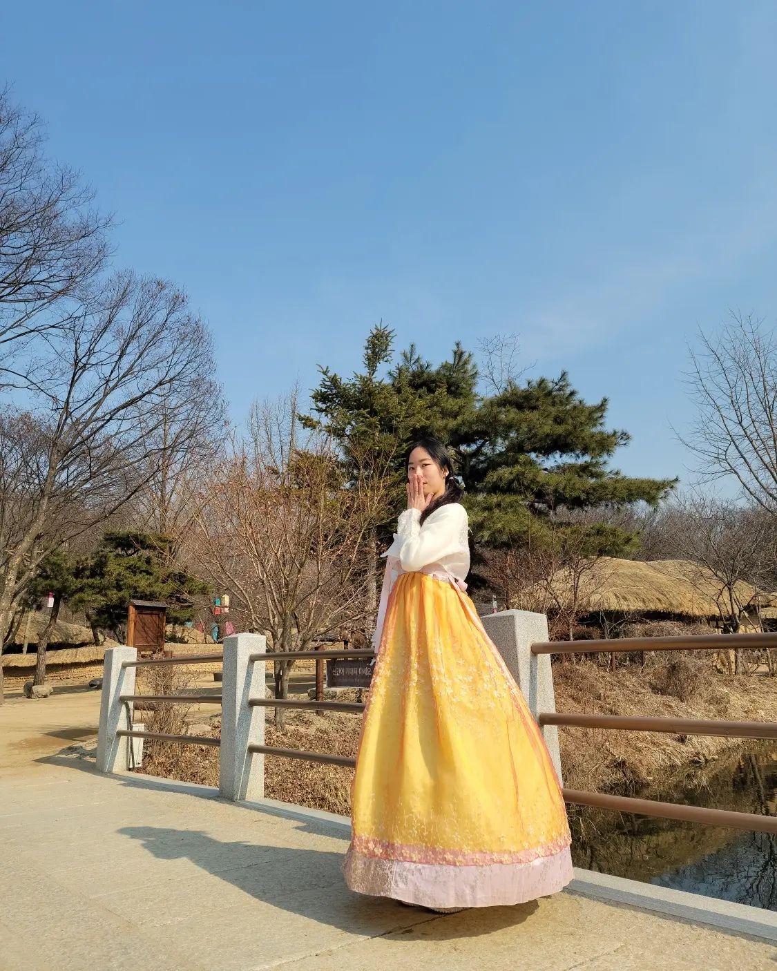 수줍은 '척' 하는 소녀🫶