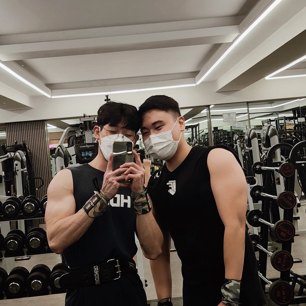 #오운완 
#가슴운동 
#삼두 

이제야 좀 가슴 자극을 찾아가는 듯 하네요🔥🔥🔥

health_jiung8475 형님과 함께 운동하면서 정말 많이 배우는 것 같습니다👍👍👍👍

#ks휘트니스 트레이너 선생님께서도 많이 알려주셔서 정말 알찹니다💪💪💪💪

정말 늘 고맙습니다🙏🙏

인친분들도 월요병 극복하시느라 고생하셨습니다👏👏👏👏 모두들 근나잇💤💤💤
