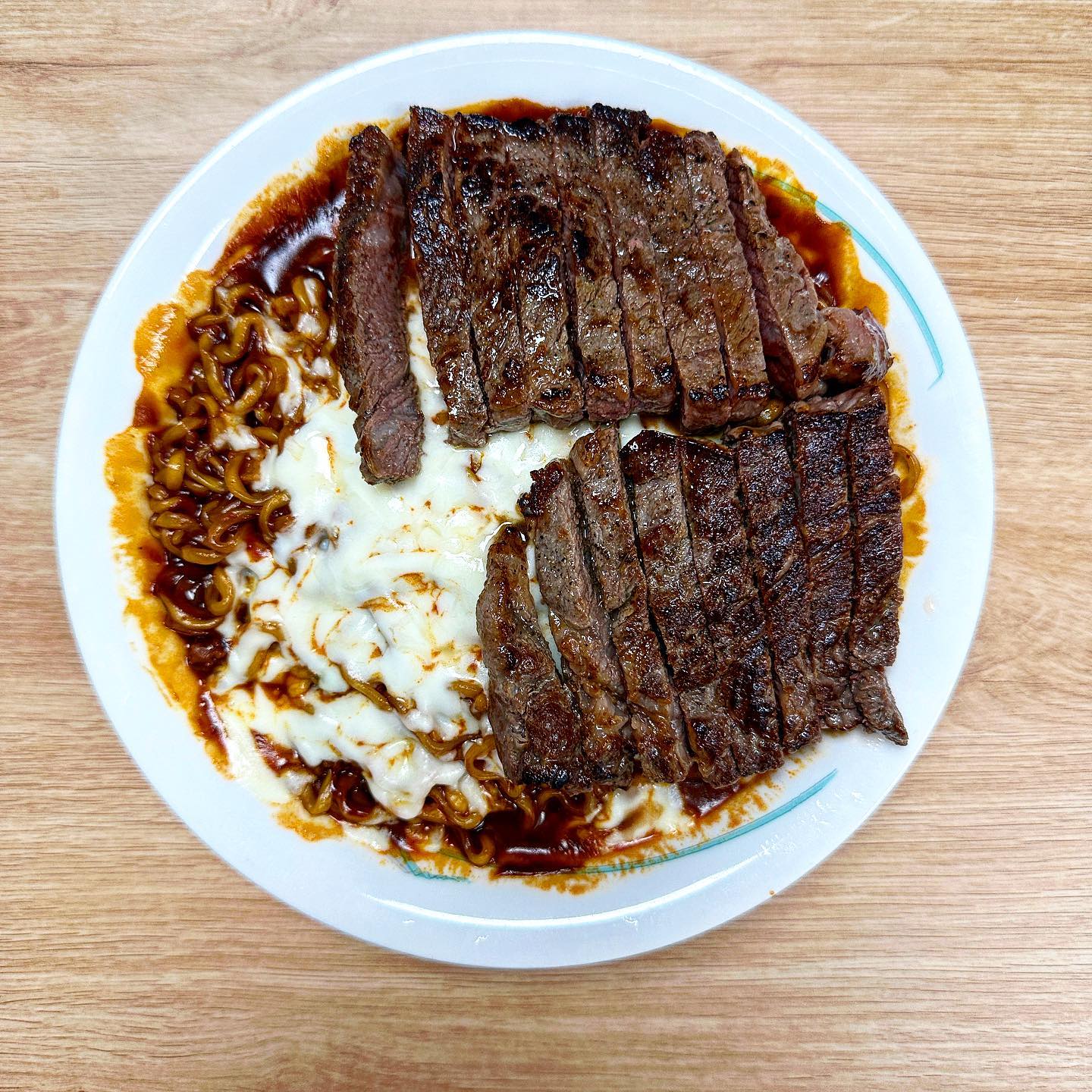 불닭볶음 + 짜파게티 + 소고기 ❤️❤️❤️ 그리고 마지막으로 치즈까지👍완벽❤️ 요즘 갑자기 회사 야근 대학원, 시험 준비에 치과 치료까지 할께 너무 많이서 ㅠ 인스타에 신경을 잘 못쓴거 같다… 다시 열심히 먹스타 도 해보겠습니다.!!!화이팅!!!😅😅

.
.
.
.
.
.
.

#홈쿡 #요리 #요리스타그램 #푸드스타그램 #음식 #음식스타그램 #홈메이드 #쿡스타그램 #인스타푸드 #맛스타그램 #온더테이블 #먹스타그램 #먹팔해요 #요리하는남자 #요리그램 #요리사 #먹팔 #cooking #cookinggram #cookingtime #cookingclass #instagram #좋반 #좋아요 #좋아요반사 #좋아요 #맞팔 #like4likes #like4follow #likeforlikes