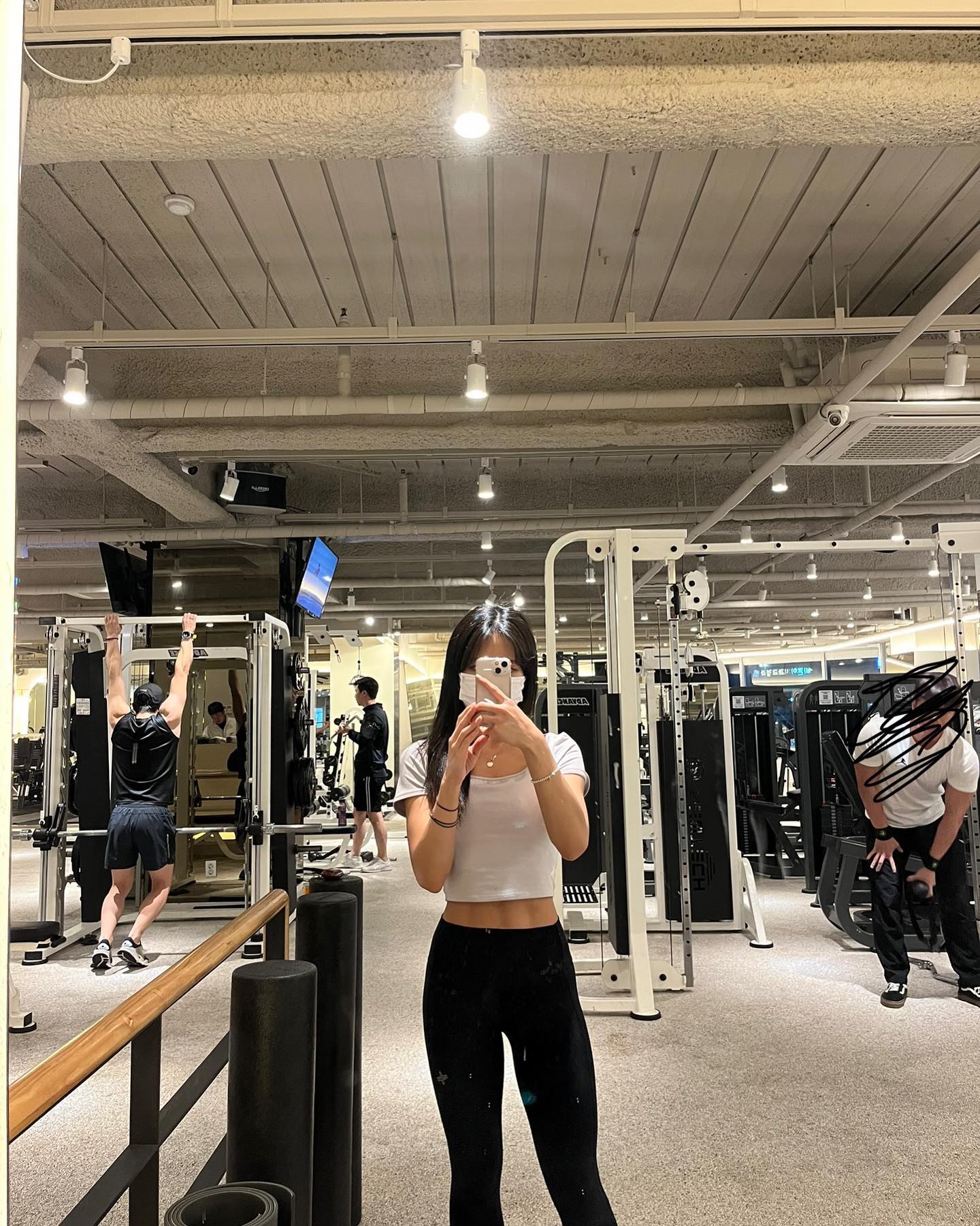 3일 쉬고 오랜만에 운동하니까 죽게따,,(｡•́︿•̀｡)
.
.
.
#바디프로필 #운동 #운동기록 #오운완 #ㅇㅇㅇ #다이어트자극사진 #운동맞팔 #여자헬스