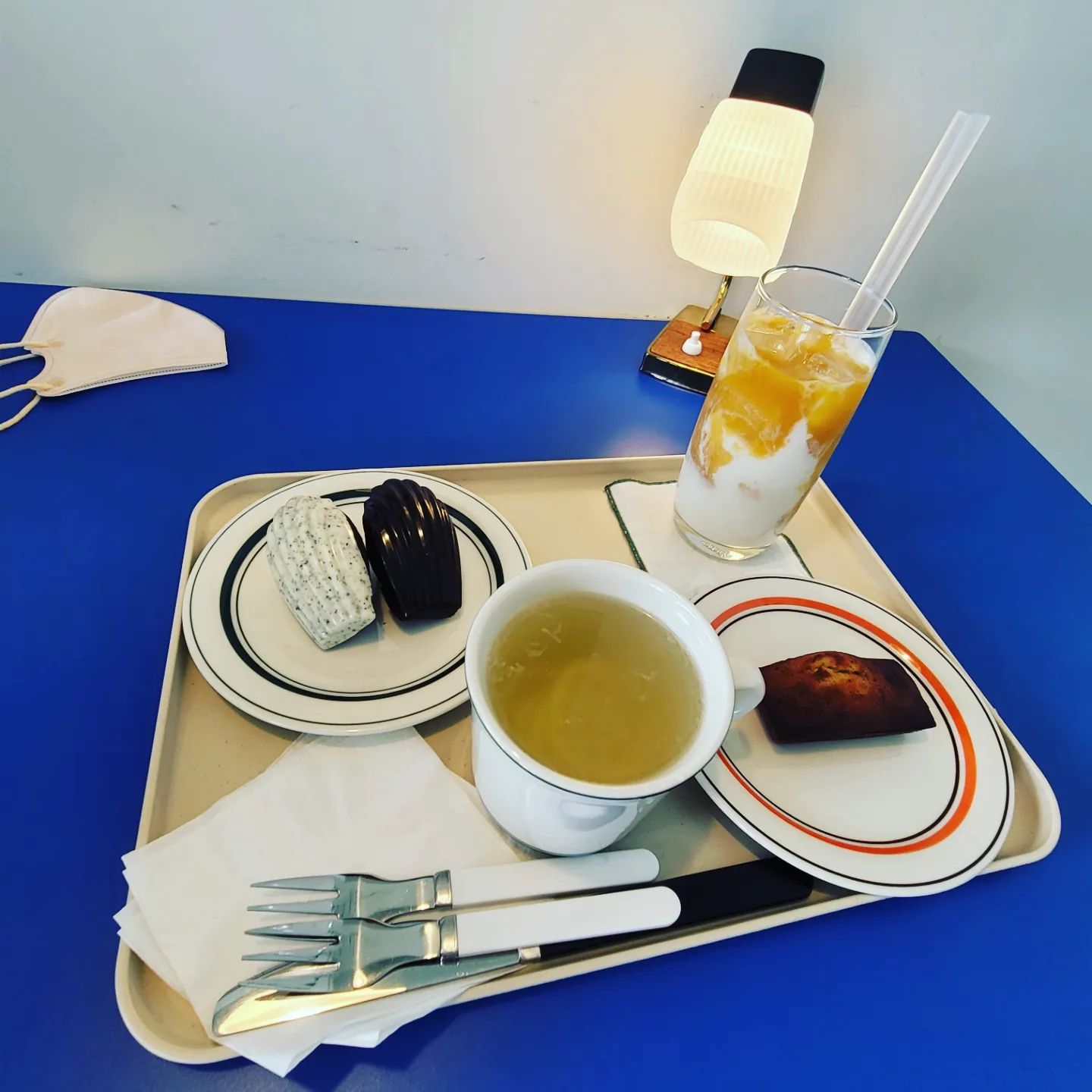동대신동 산복도로 카페

🍽 유씨(You See)
🏠 부산 서구 망양로 191-1 , 1층
⏰️ 매일 09:00~22:00
☎️ 0507-1310-0696

✅️ 주택을 활용한 아지트 같은 느낌의 카페 
✅️ 직접 로스팅한 원두 사용
✅️ 매일 직접 구워만들어지는 구움과자
✅️ 다양한 음료 및 디저트 구성

✨️ 니니의 초이스 메뉴

과일티 레몬
레몬청이 들어가 상큼함

애플망고마요
달달한 망고와 요거트의 조합

클래식 휘낭시에 
쫀쫀하고 담백함으로 누구나 좋아할 맛

초코마들렌
두터운 초콜릿 코팅으로 초코의 진함을 느낄수 있음

얼그레이마들렌 
은은한 얼그레이향이 인상깊었던 맛

📢 친절한 사장님이 계신 곳
📢 대신여중 정류장 하차 시 바로 앞
📢 산복도로라 대중교통 혹은 차 이용

#동대신동카페 #서대신동카페 #산복도로카페 
#부산서구카페 #선팔하면맞팔 #최신피드댓글 
#먹팔맞팔