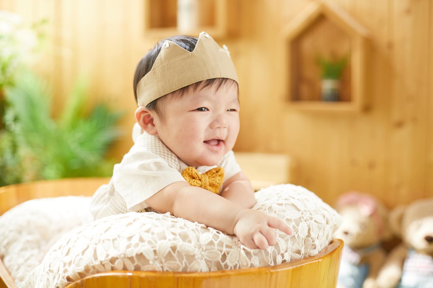 𝙲𝚑𝚊𝚗 𝙶𝚢𝚞 𖤐 𝙳+𝟷𝟻𝟷

늦은 100일 촬영하고 온 똑딱이⭐️
촬영한 거 보니 나랑 더 닮은 듯..ㅎ

잘 먹구 잘 자구 컨디션 너무 좋아서
헤실헤실 잘도 웃으면서 촬영하고 있었눈데
막판에 갑자기 졸음이 몰려왔나봄..😂
많이 칭얼거려서 후다닥 끝난 촬영🤦🏻‍♀️

그래도 너무 예쁘게 잘 찍어주셔따 크~!

실장님이랑 제작년 똑띠씨 촬영했을때 얘기하면서
즐겁게 수다 떨면서 촬영 잘하고 와따링👍🏻

똑딱이도 많ㅇㅣ 예뻐해주시구😭❤️
마음 편하게 촬영하려면 역시 스튜디오 모모😍