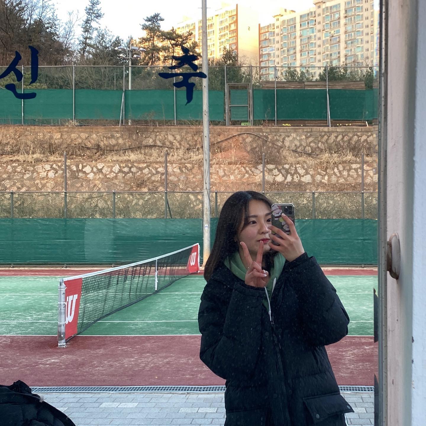 분명 저번 주만 해도 롱패딩 날씨였는데,,,! 갑자기 넘무 따뜻해져서 테니스 치러 가고싶어지는 날씨됨🥺🥺